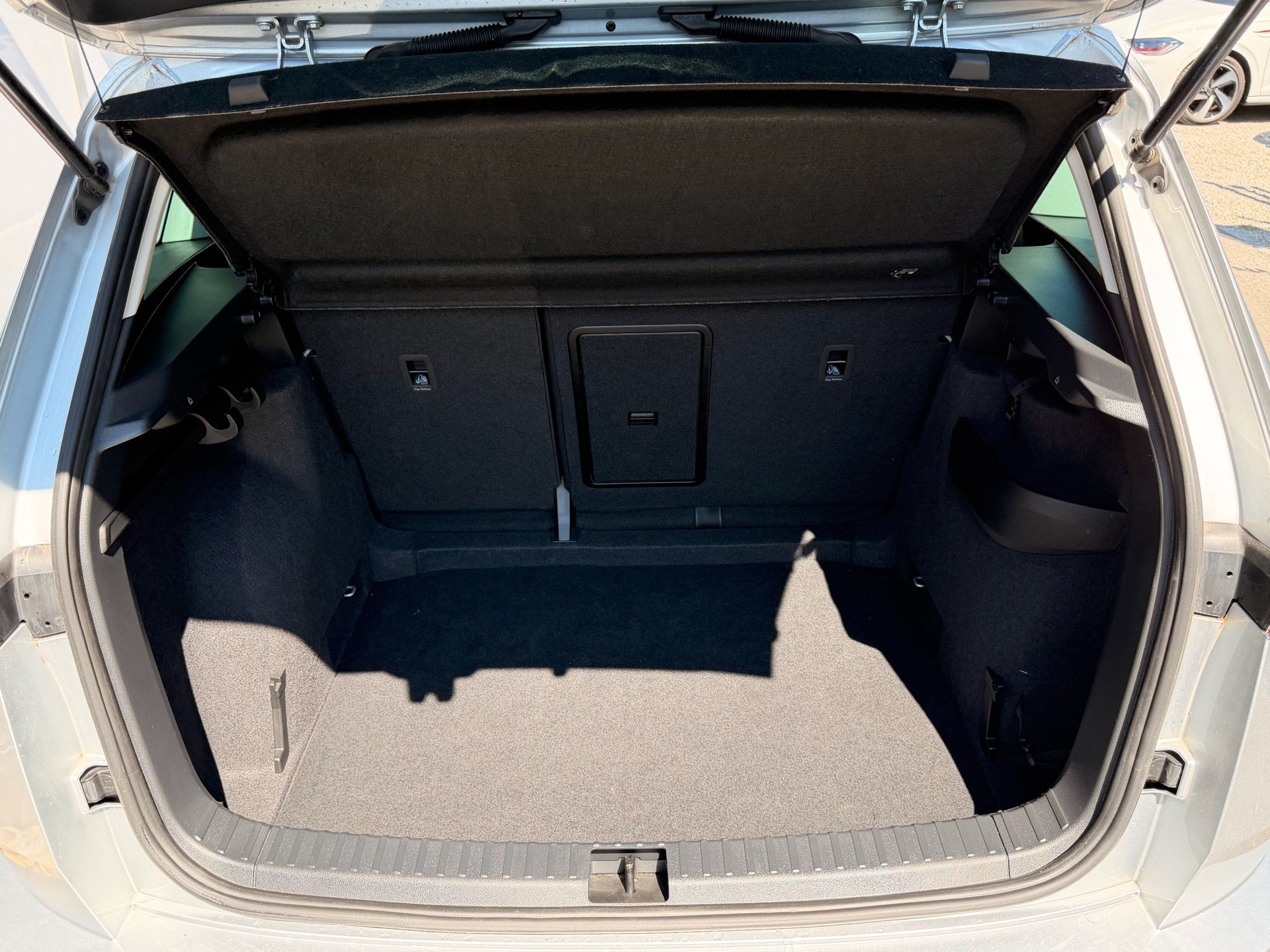 SKODA Karoq Selection *** ACC & RÜCKFAHRKAMERA ***-image-28