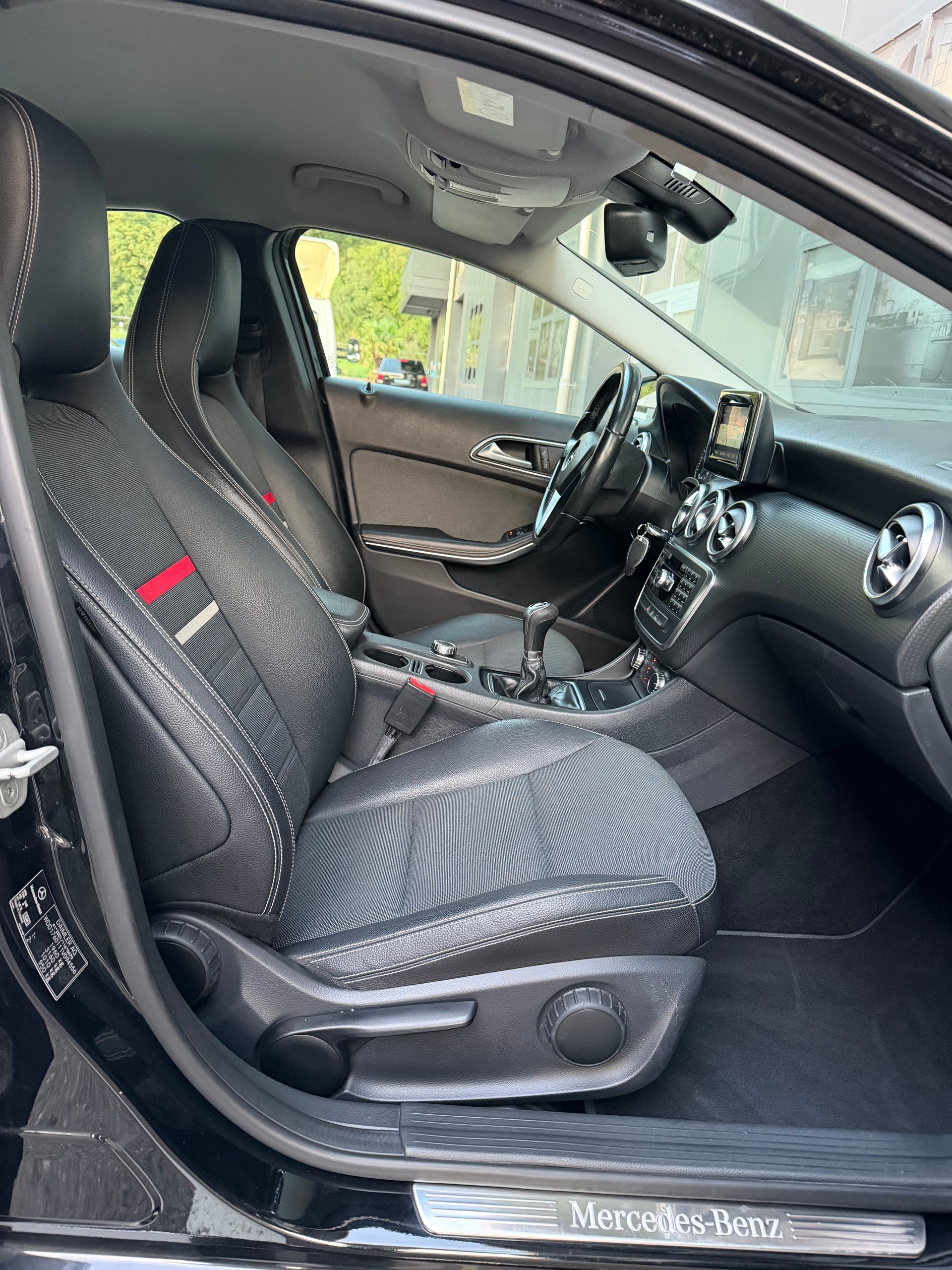 MERCEDES-BENZ A 160 CDI Urban-image-9