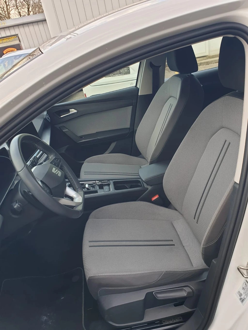 SEAT Leon 1.5 TGI DSG Hola FR ** 130 PS ** Navigationssystem ** PDC Hinten ** Tempomat ** Abstandsregelsysteme ** Ab Service **-image-10