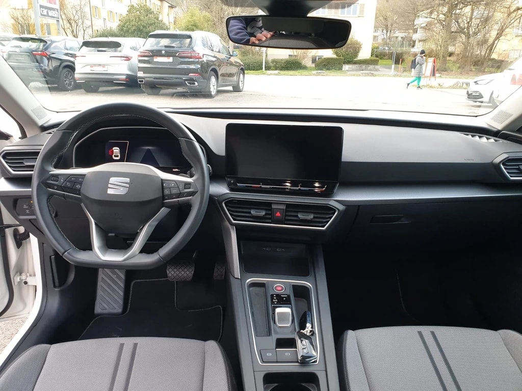 SEAT Leon 1.5 TGI DSG Hola FR ** 130 PS ** Navigationssystem ** PDC Hinten ** Tempomat ** Abstandsregelsysteme ** Ab Service **-image-9