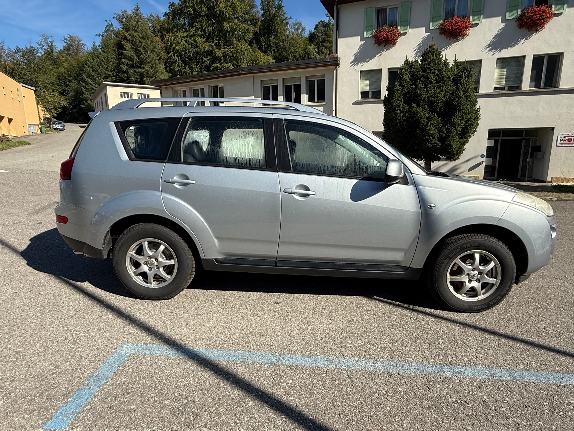 PEUGEOT 4007 2.4 Dynamic CVT-image-6