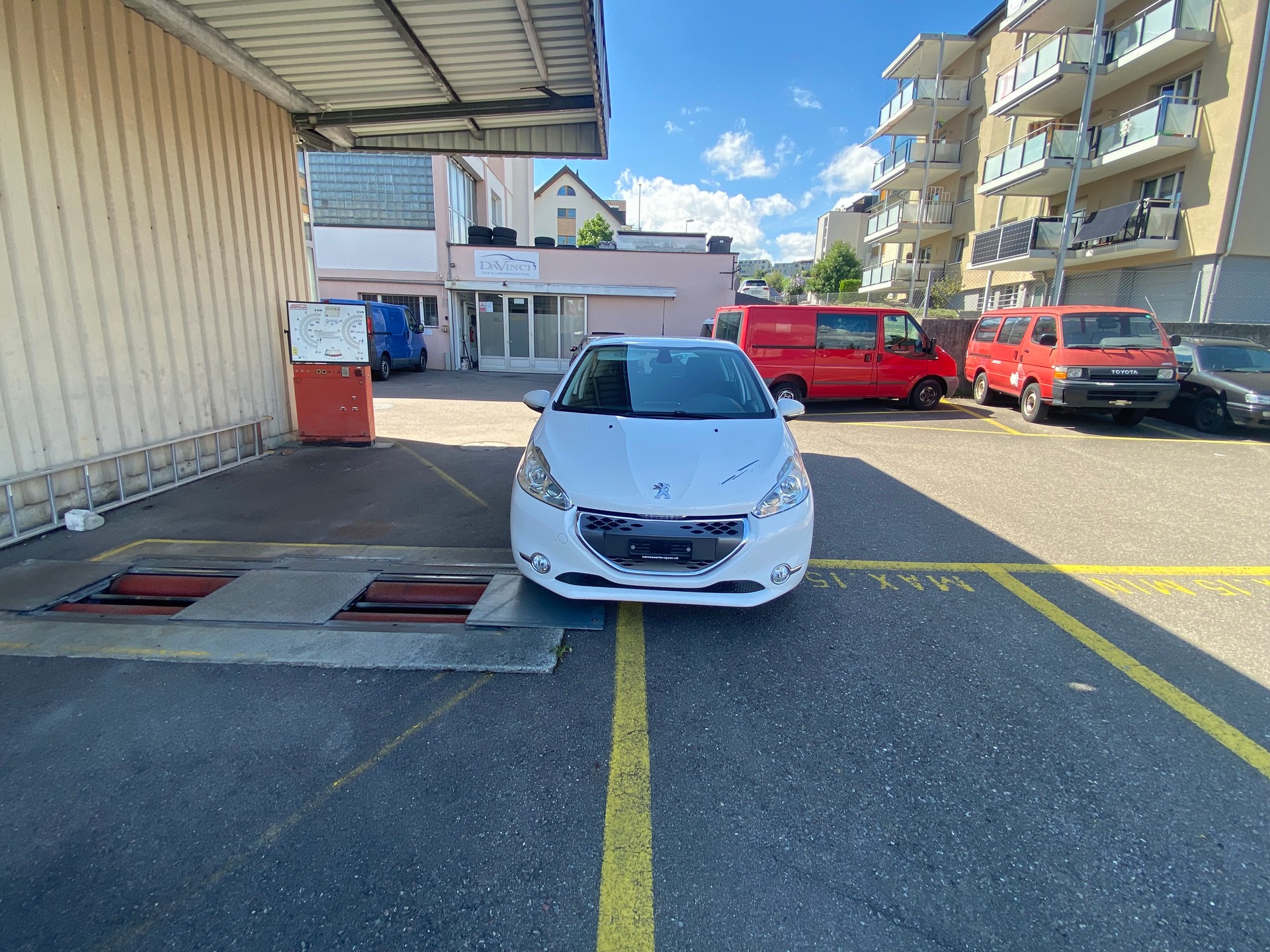 PEUGEOT 208 1.4 e-HDi Active EGS5-image-0