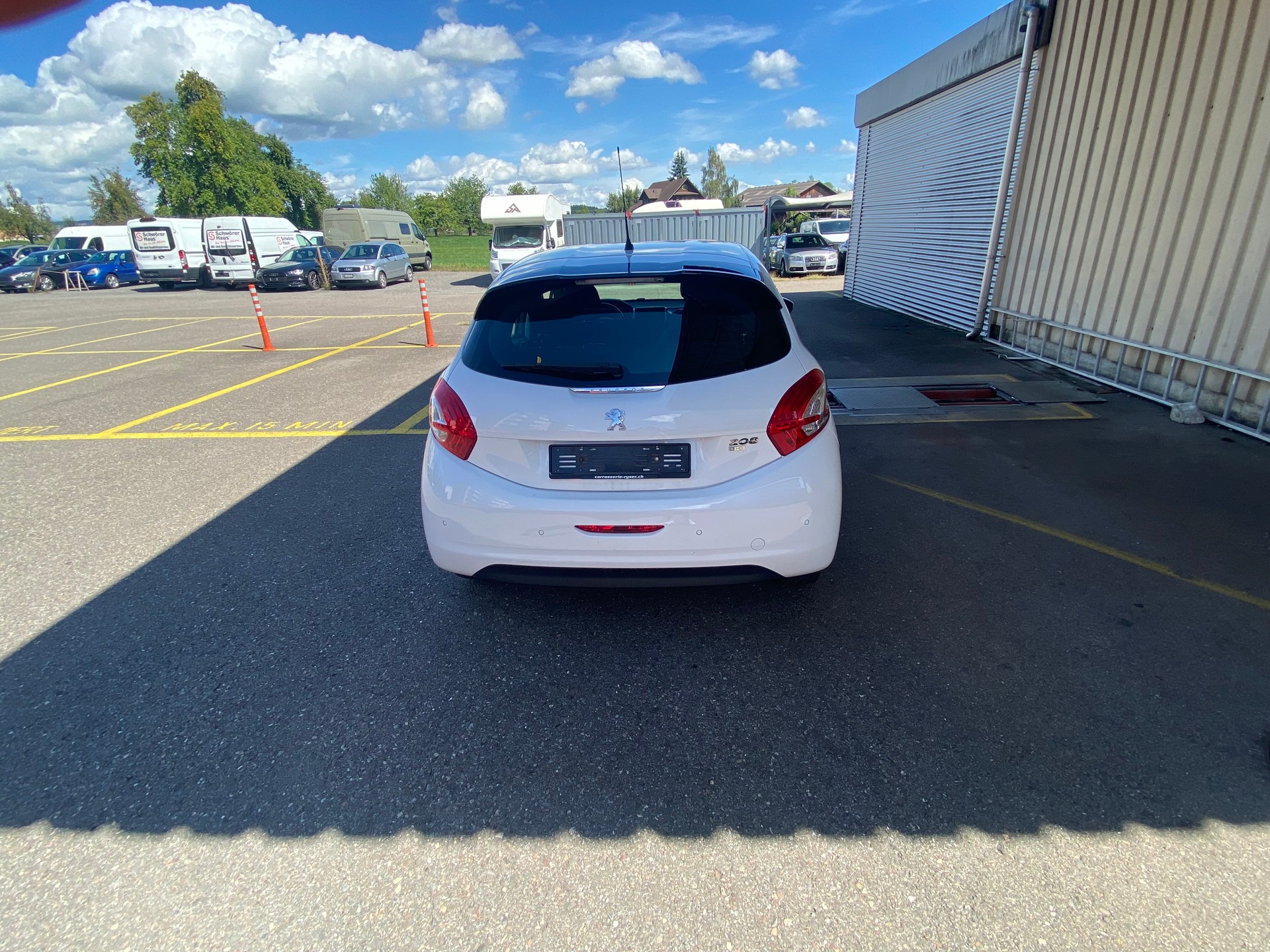 PEUGEOT 208 1.4 e-HDi Active EGS5-image-3