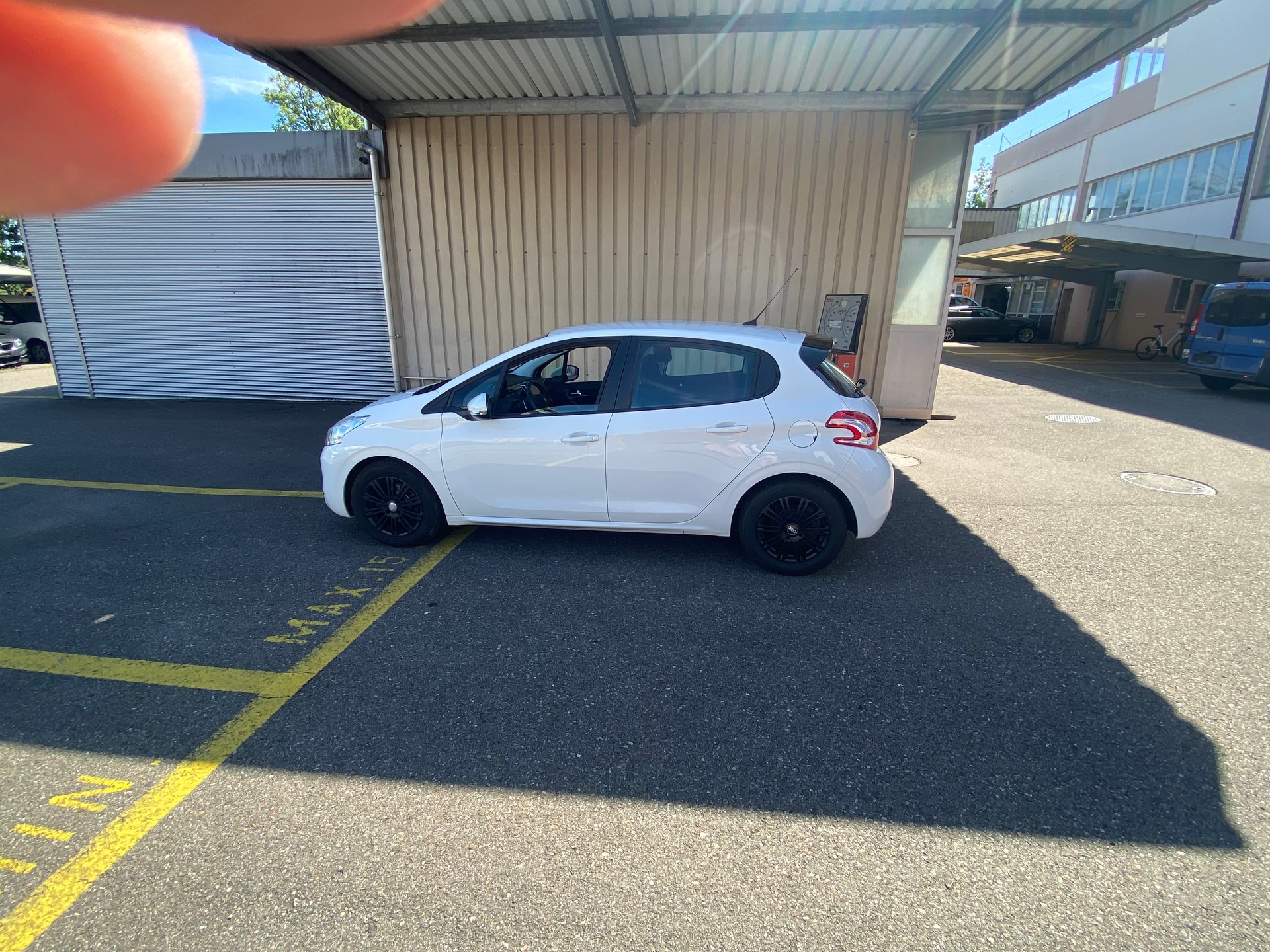 PEUGEOT 208 1.4 e-HDi Active EGS5-image-7