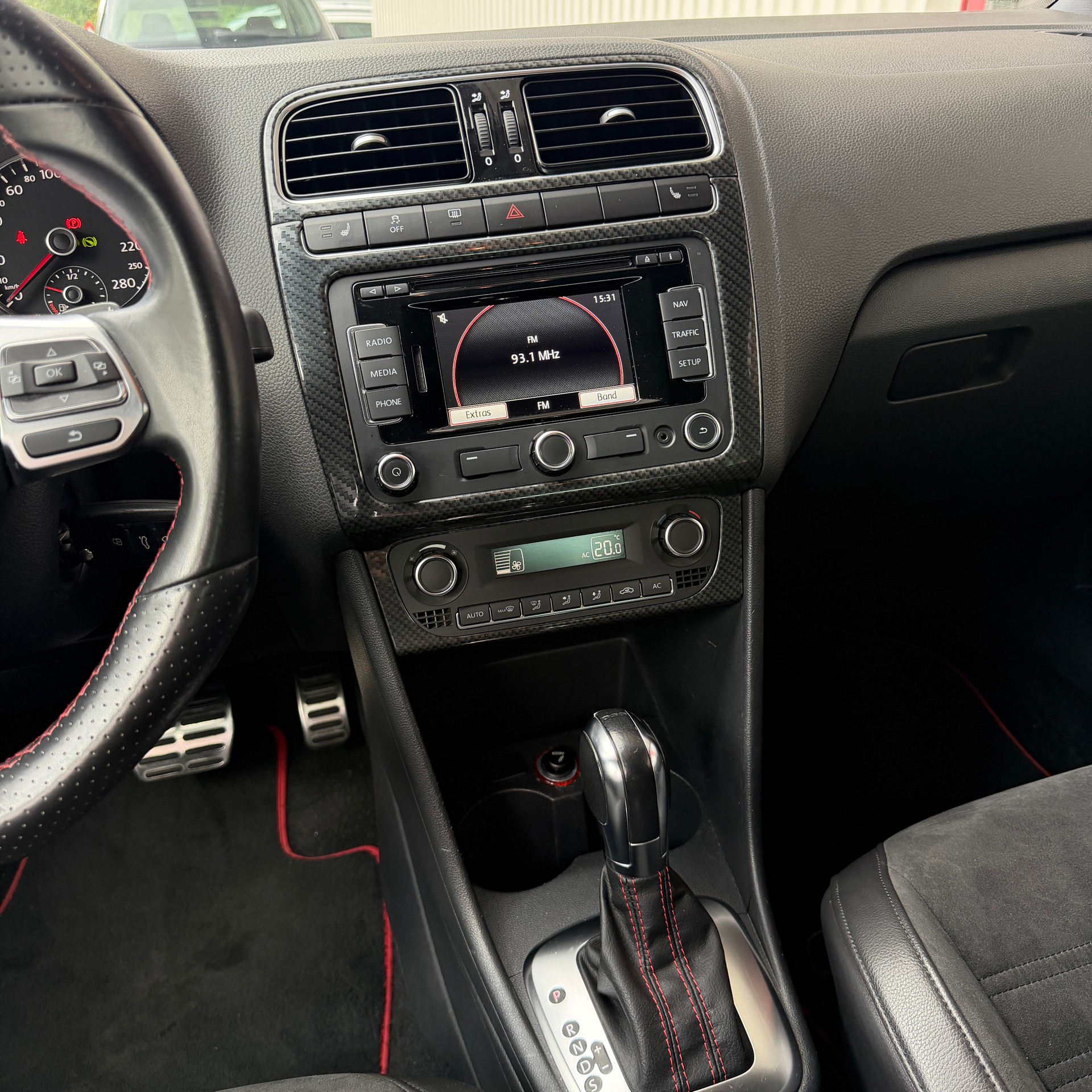 VW Polo 1.4 TSI GTI Carbon Edition DSG-image-14