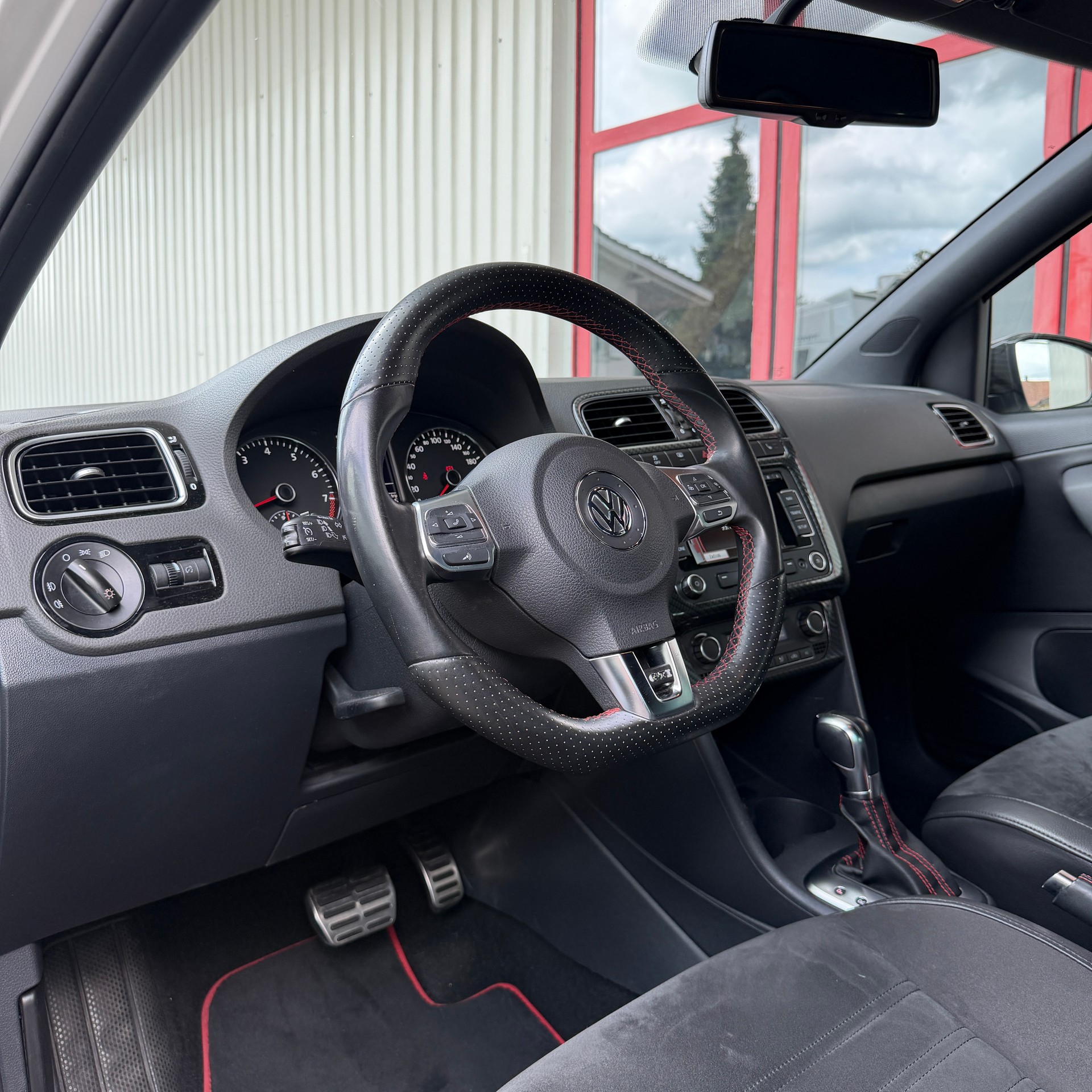 VW Polo 1.4 TSI GTI Carbon Edition DSG-image-8