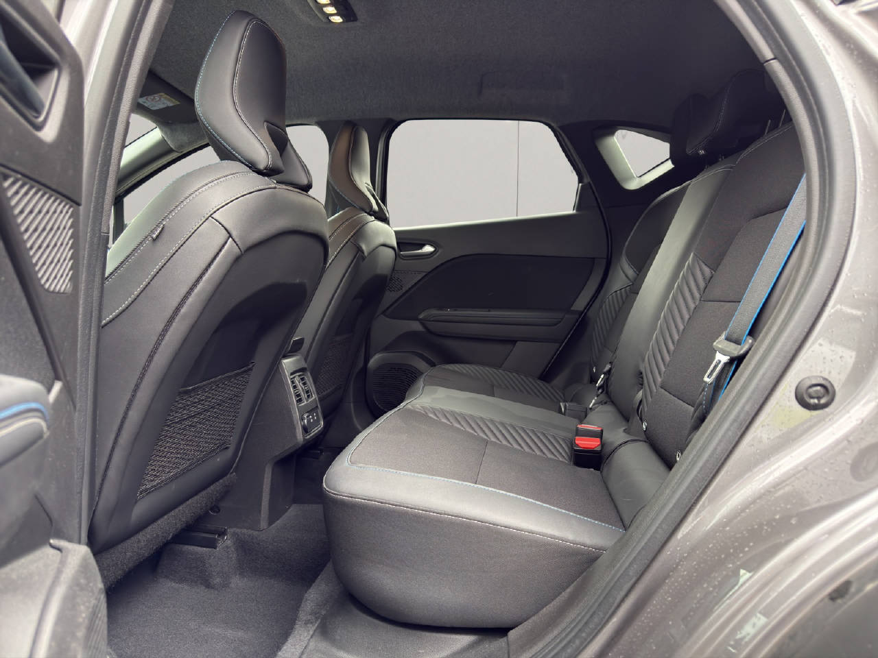 RENAULT Captur 1.3 TCe 160 esprit Alpine EDC-image-4