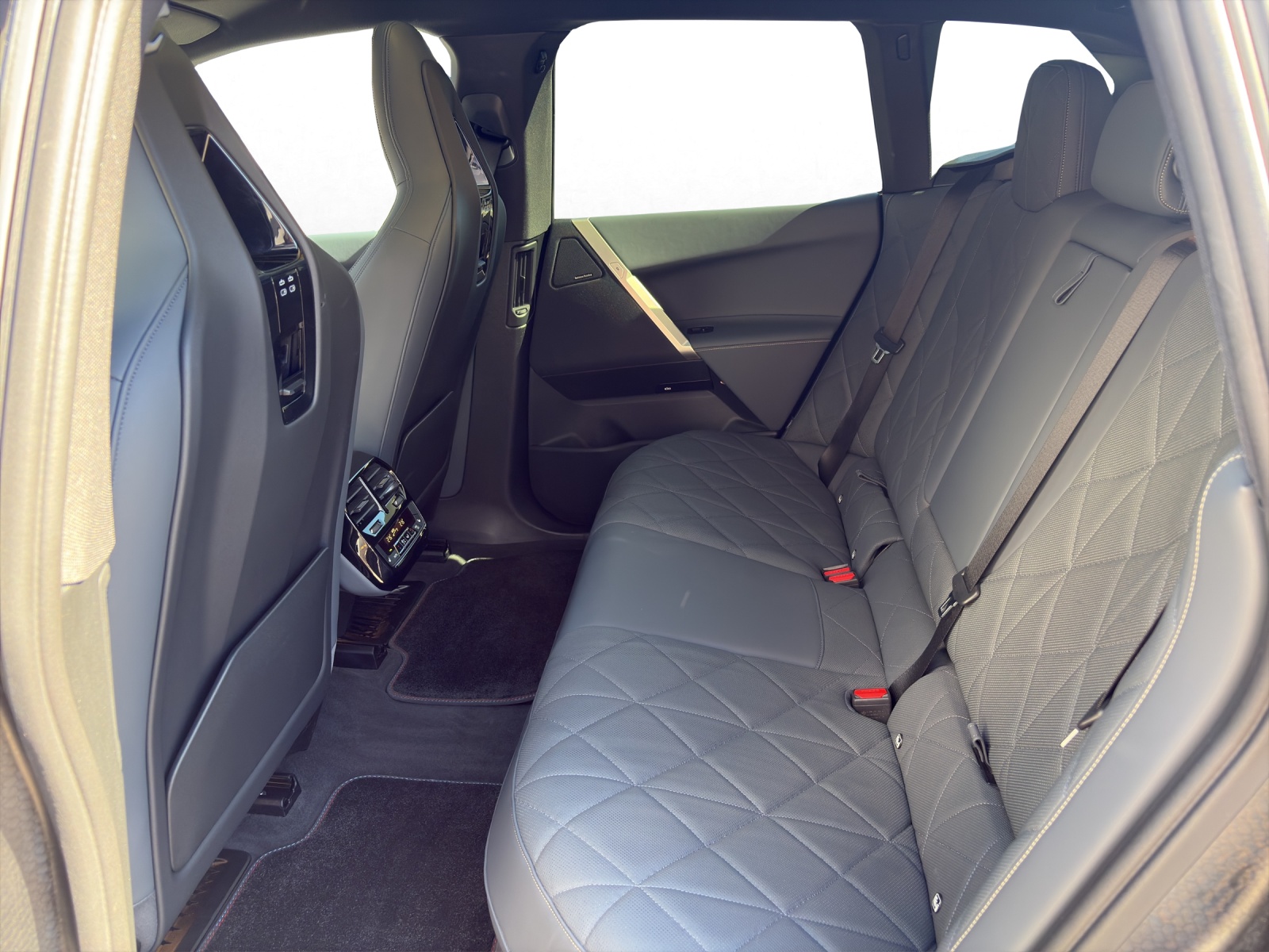 BMW iX xDrive50-image-13