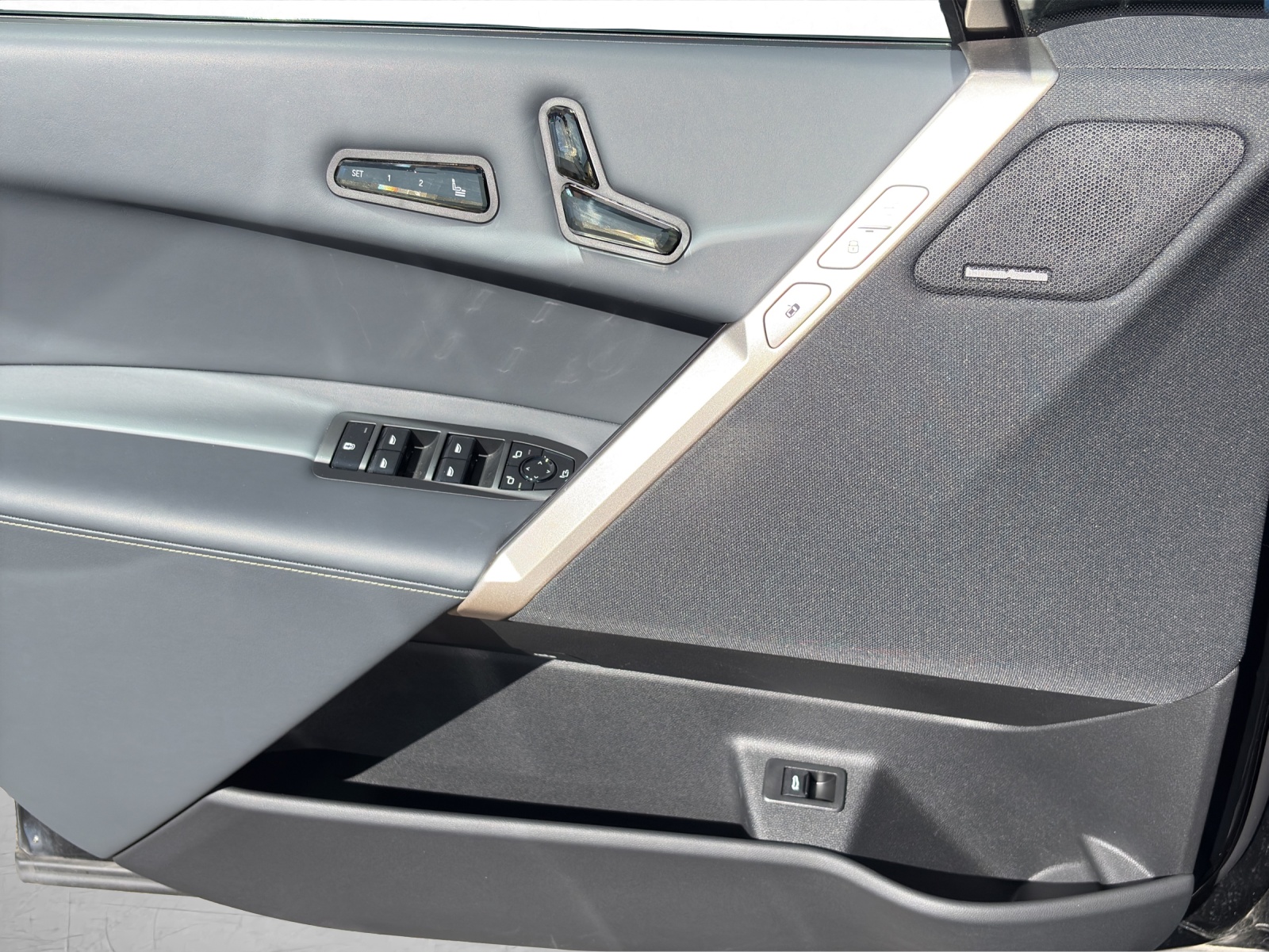 BMW iX xDrive50-image-16