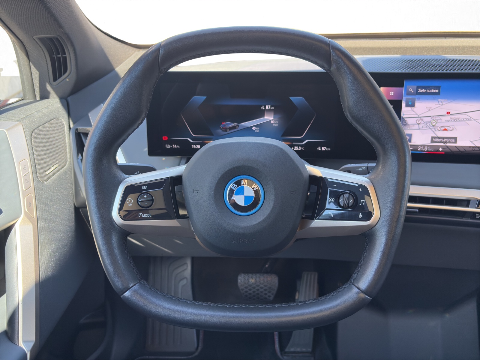 BMW iX xDrive50-image-10