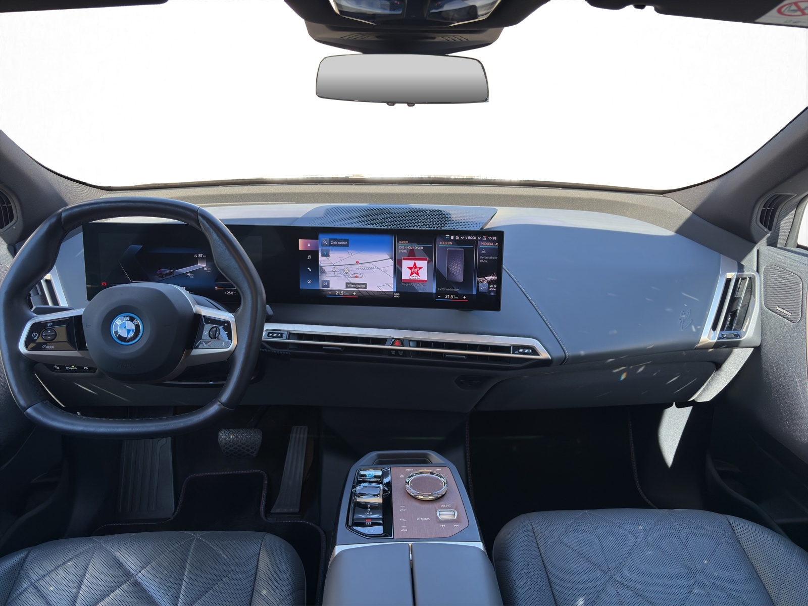 BMW iX xDrive50-image-12