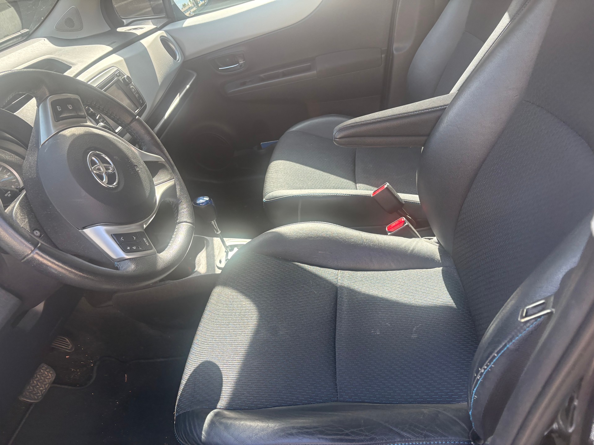 TOYOTA Yaris 1.5 VVT-i Hybrid Luna CVT-image-3