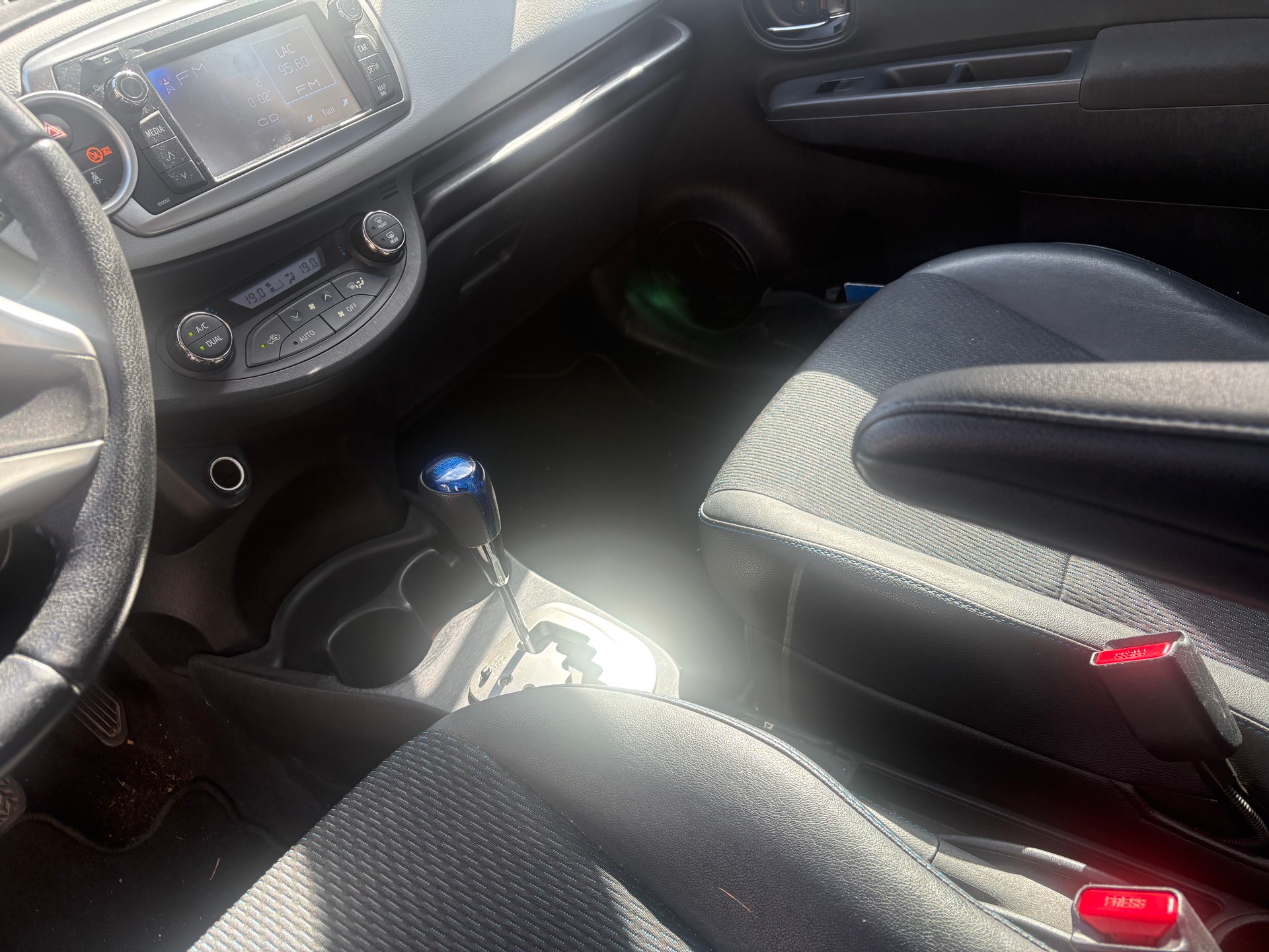 TOYOTA Yaris 1.5 VVT-i Hybrid Luna CVT-image-4