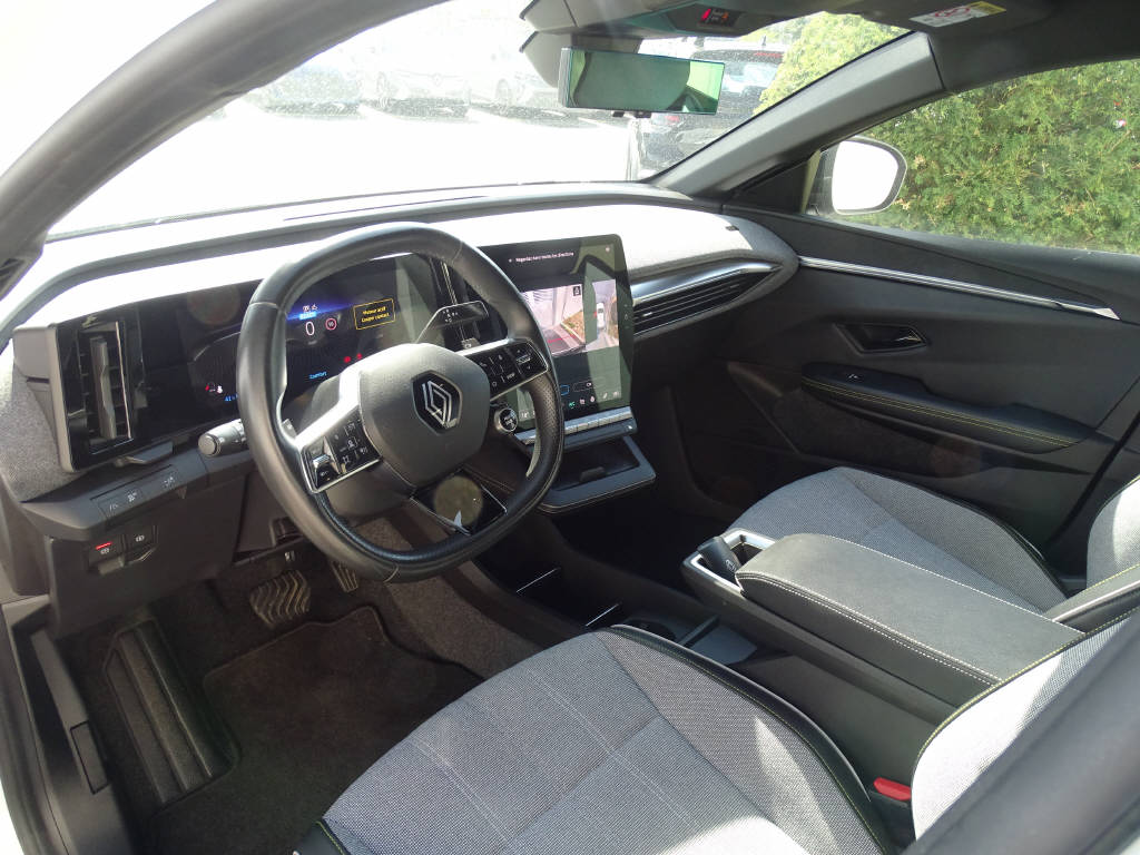 RENAULT Mégane E-Tech techno-image-3
