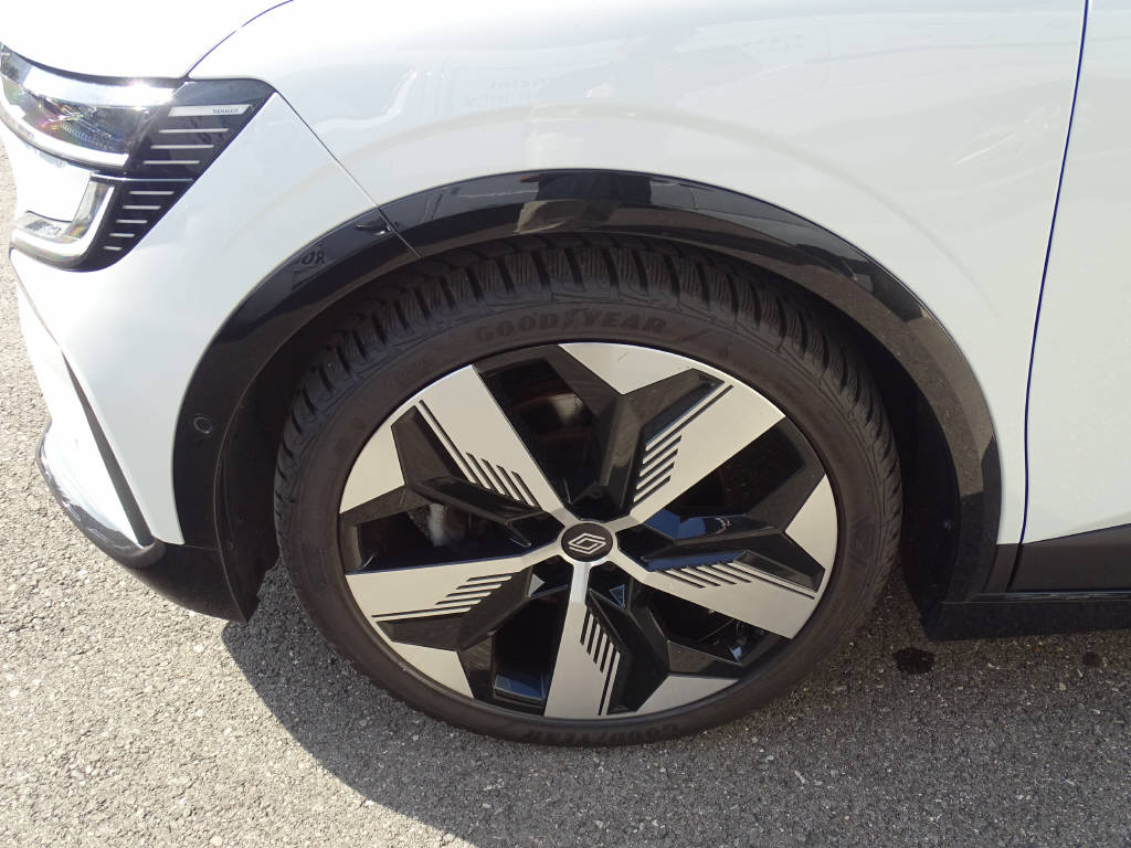 RENAULT Mégane E-Tech techno-image-1
