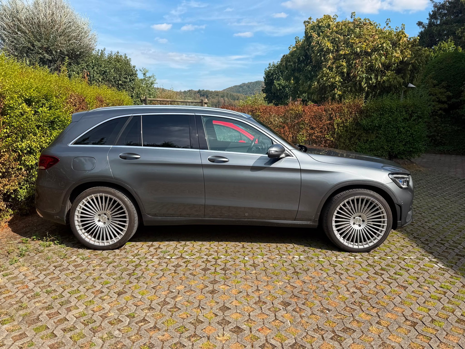MERCEDES-BENZ GLC 300 AMG Line 4Matic 9G-Tronic-image-1