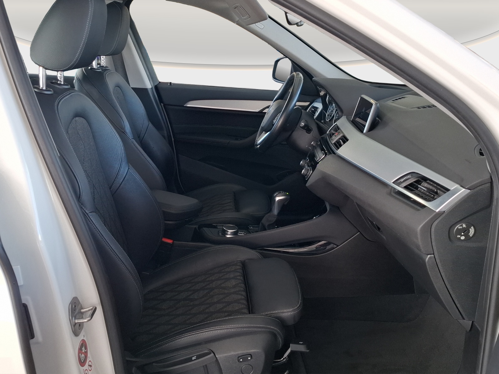 BMW X1 xDrive 20d xLine Steptronic-image-9