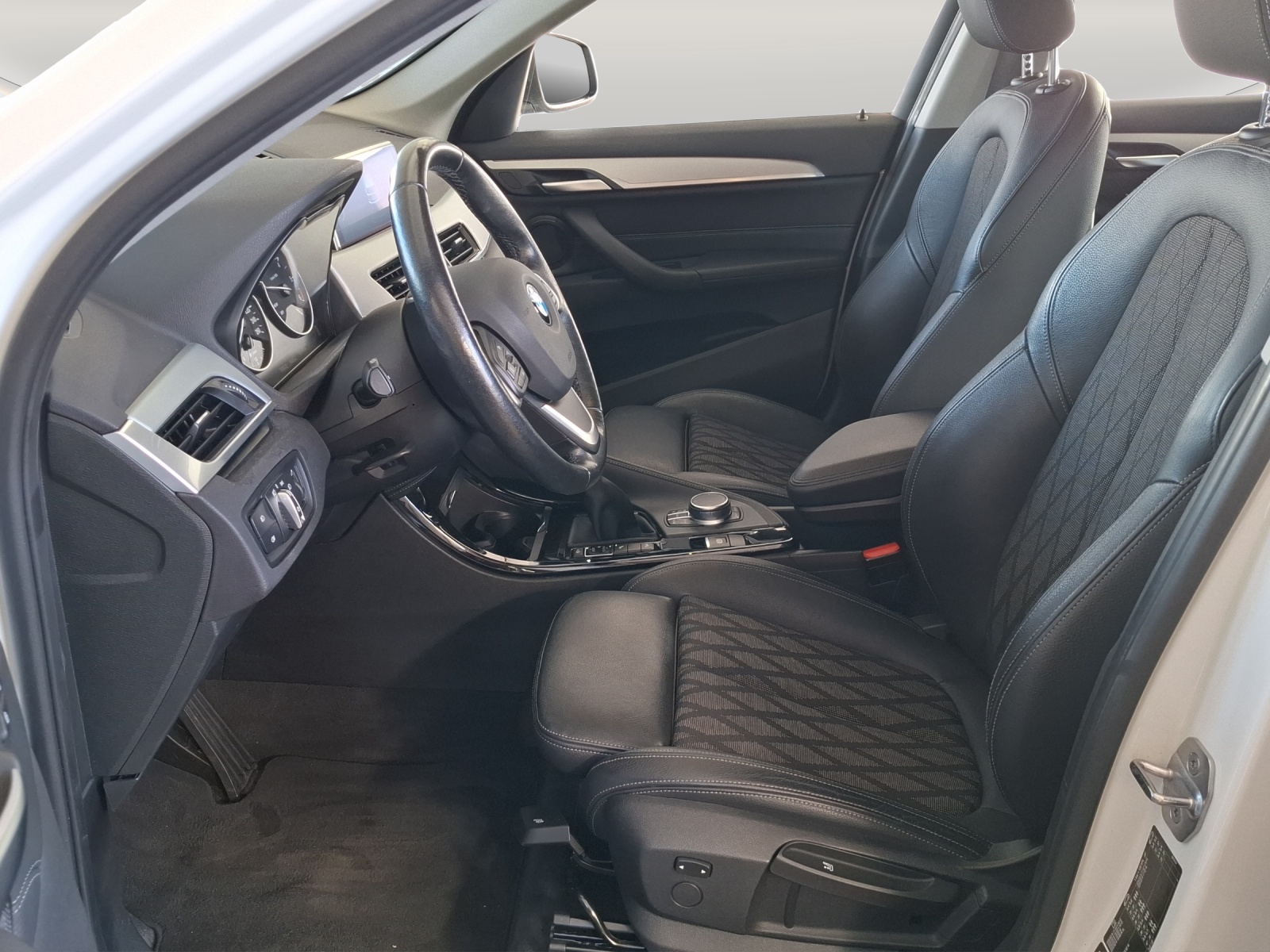 BMW X1 xDrive 20d xLine Steptronic-image-8