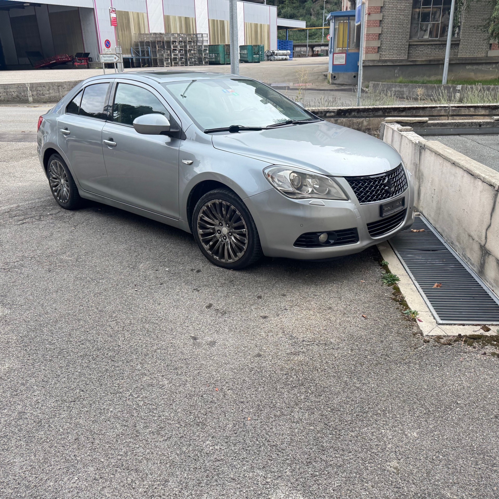 SUZUKI Kizashi 2.4 GL Top 4WD CVT-image-0