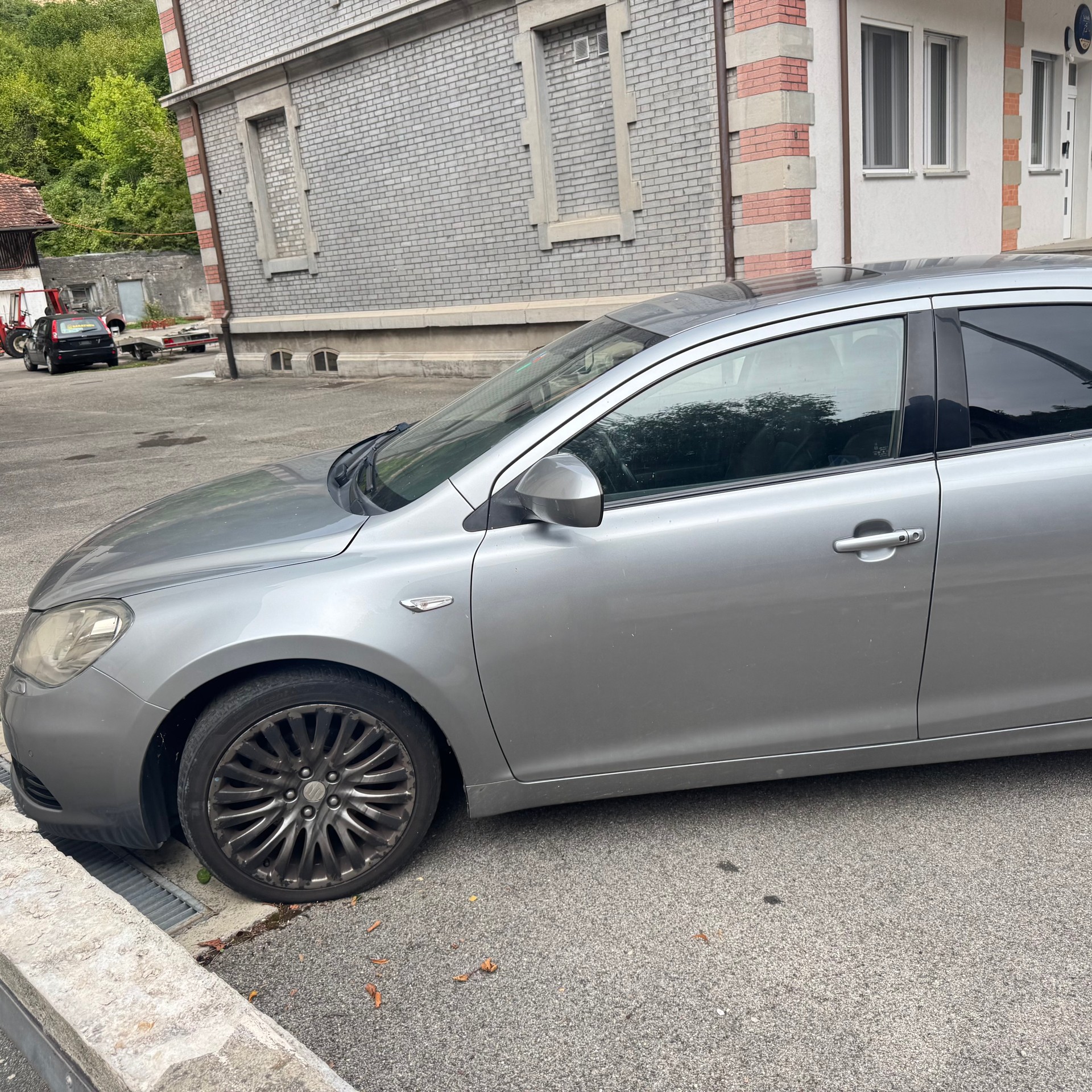 SUZUKI Kizashi 2.4 GL Top 4WD CVT-image-1