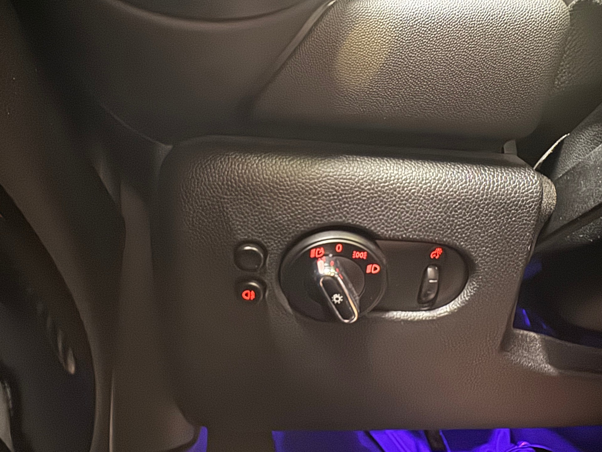 MINI Cooper John Cooper Works Steptronic (43)-image-18