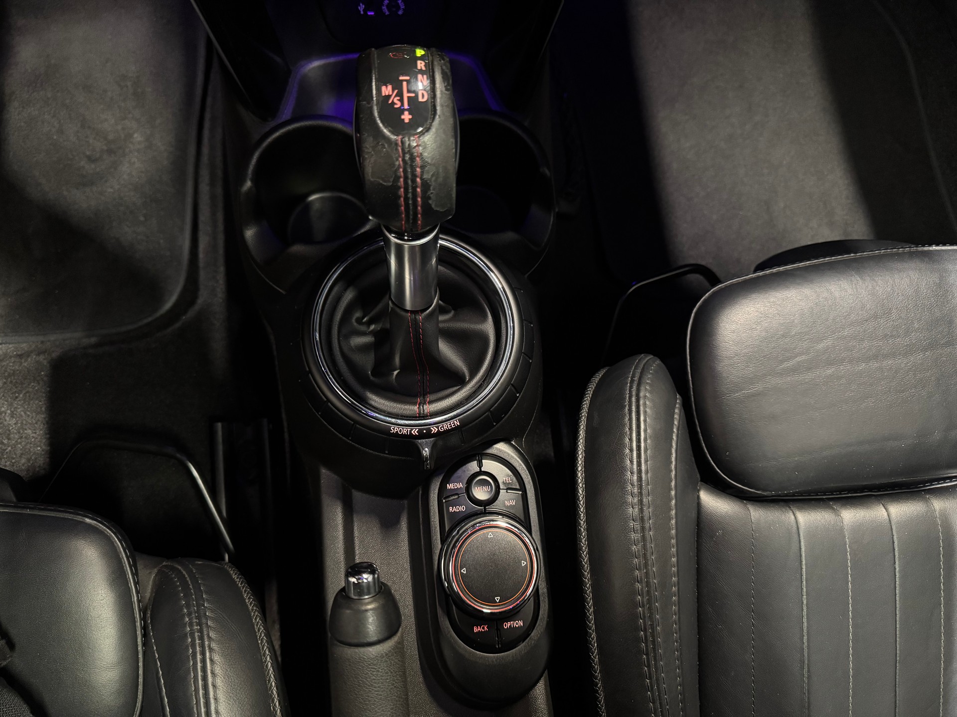 MINI Cooper John Cooper Works Steptronic (43)-image-17