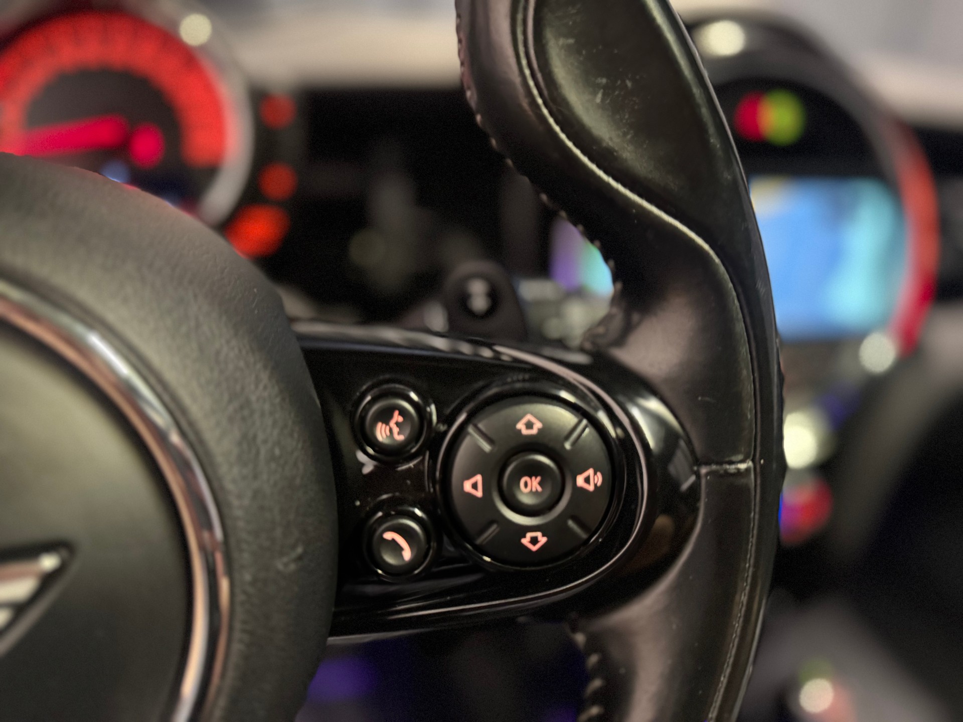 MINI Cooper John Cooper Works Steptronic (43)-image-12