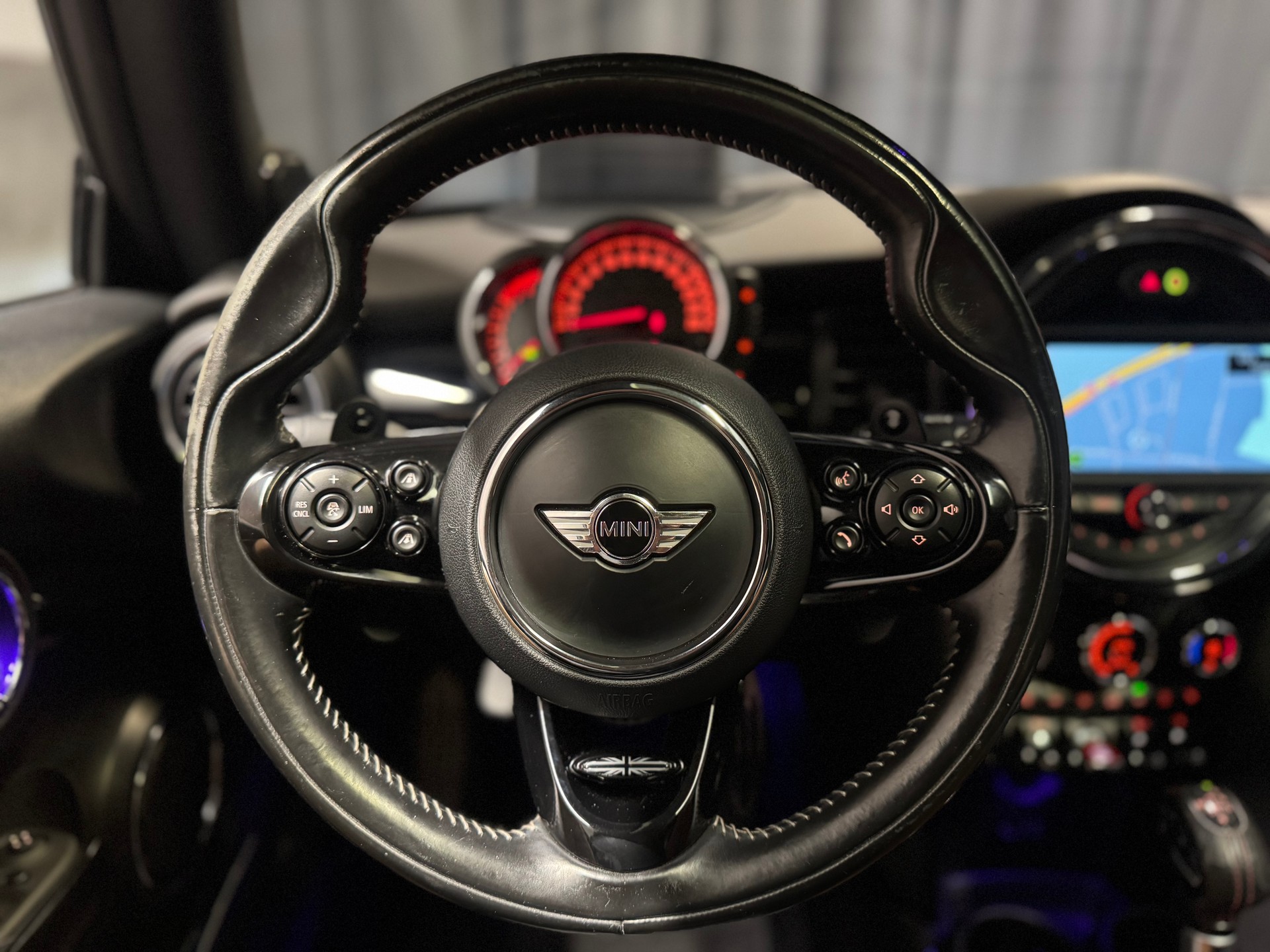 MINI Cooper John Cooper Works Steptronic (43)-image-10