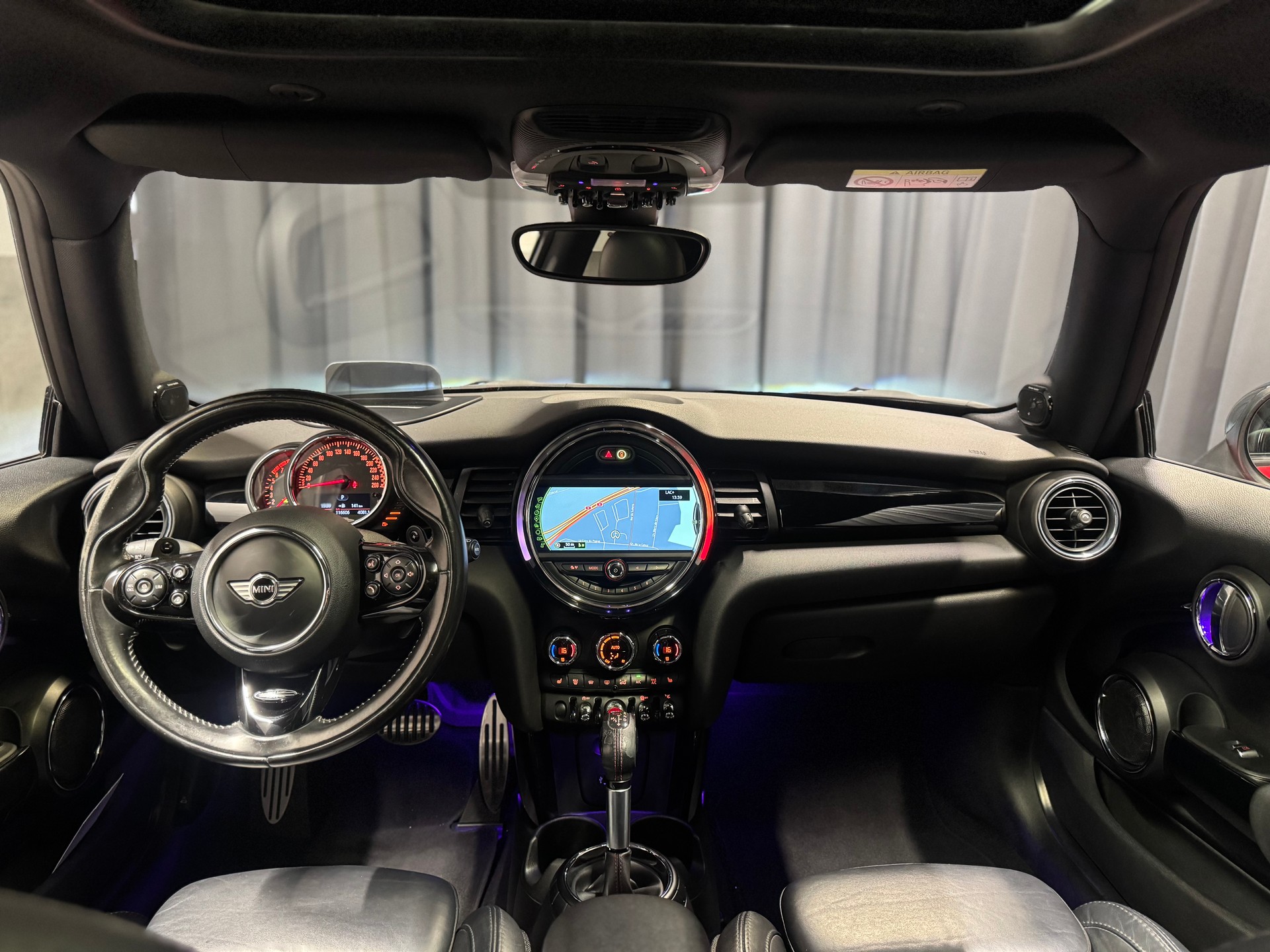 MINI Cooper John Cooper Works Steptronic (43)-image-9