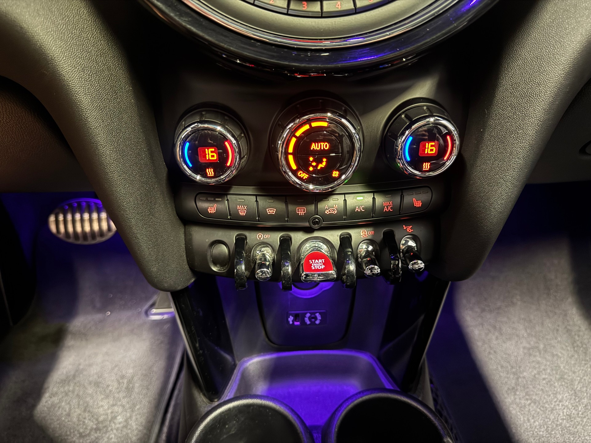 MINI Cooper John Cooper Works Steptronic (43)-image-16