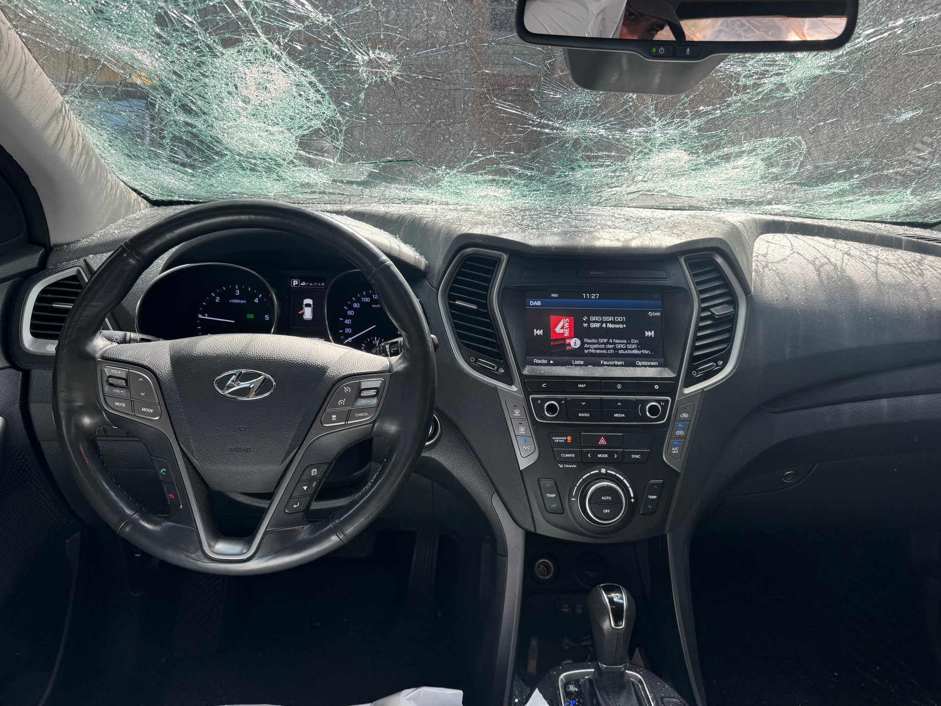 HYUNDAI Santa Fe 2.2 CRDI Amplia 4WD Automatic-image-12
