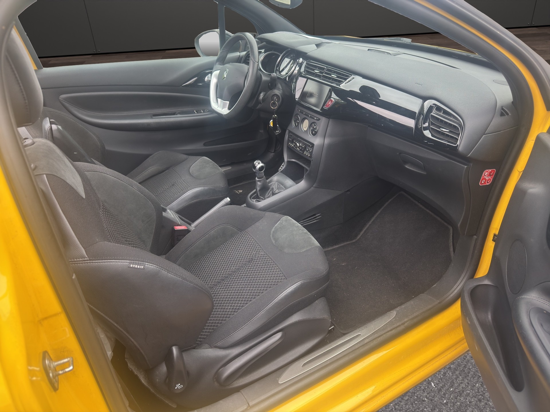 DS AUTOMOBILES DS3 Cabrio 1.2 VTi Chic-image-14