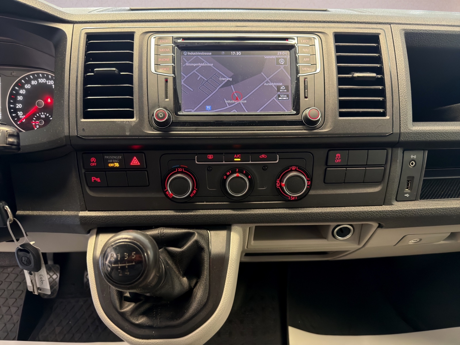 VW T6 2.0 TDI-image-12