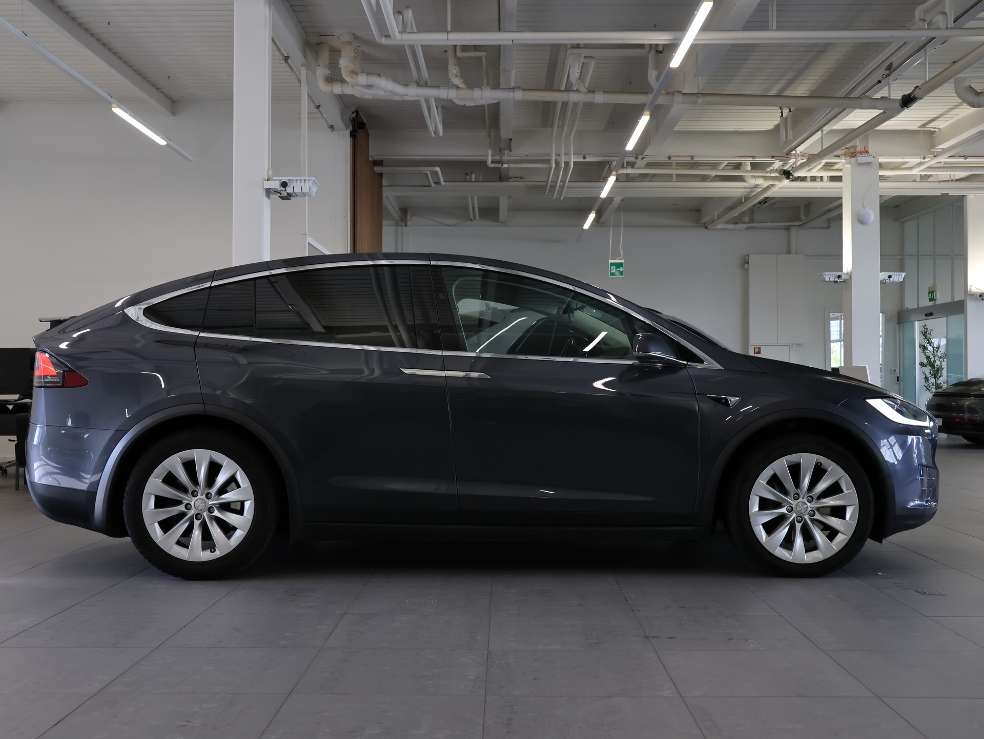 TESLA Model X 90 D *MIDNIGHT-SILVER LACKIERUNG*6-SITZE*-image-10