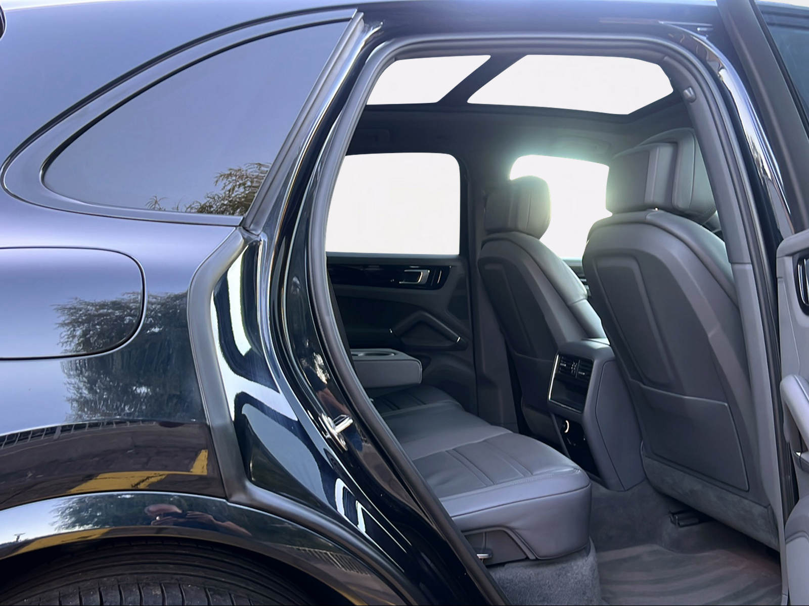 PORSCHE Cayenne-image-13