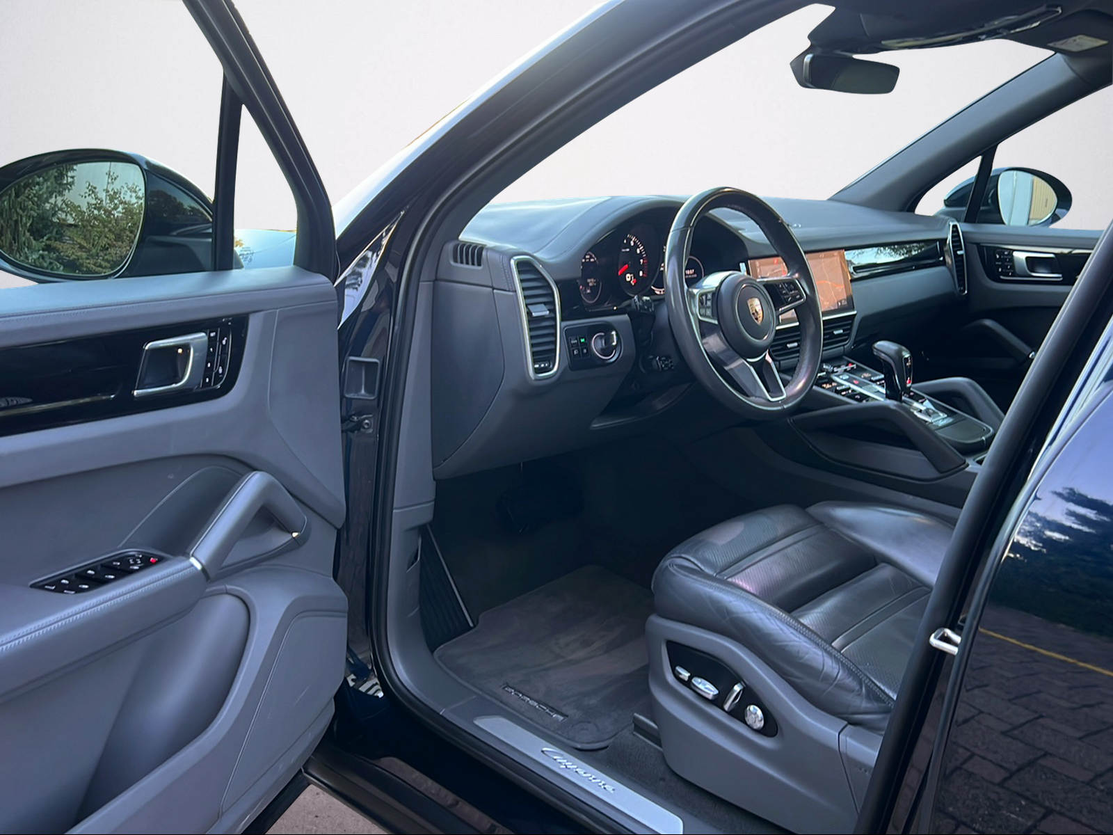 PORSCHE Cayenne-image-3