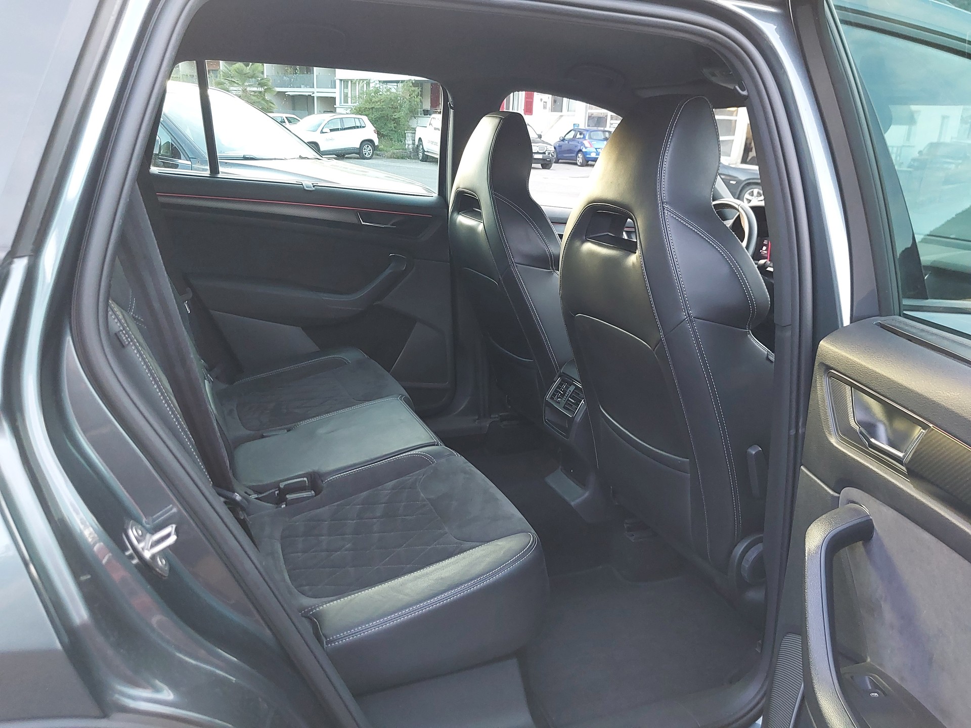 SKODA Kodiaq 2.0 TDI CR Sport Line 4x4 DSG-image-8