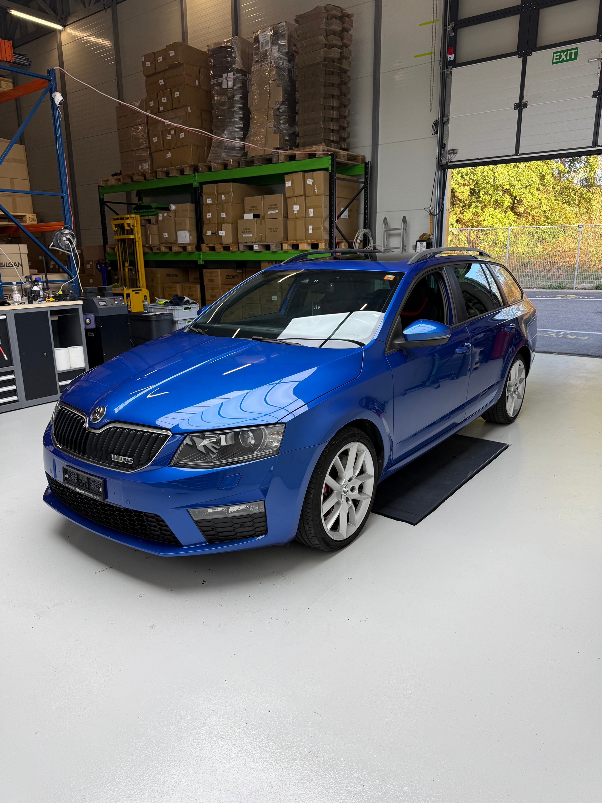SKODA RS-showroom-element-2