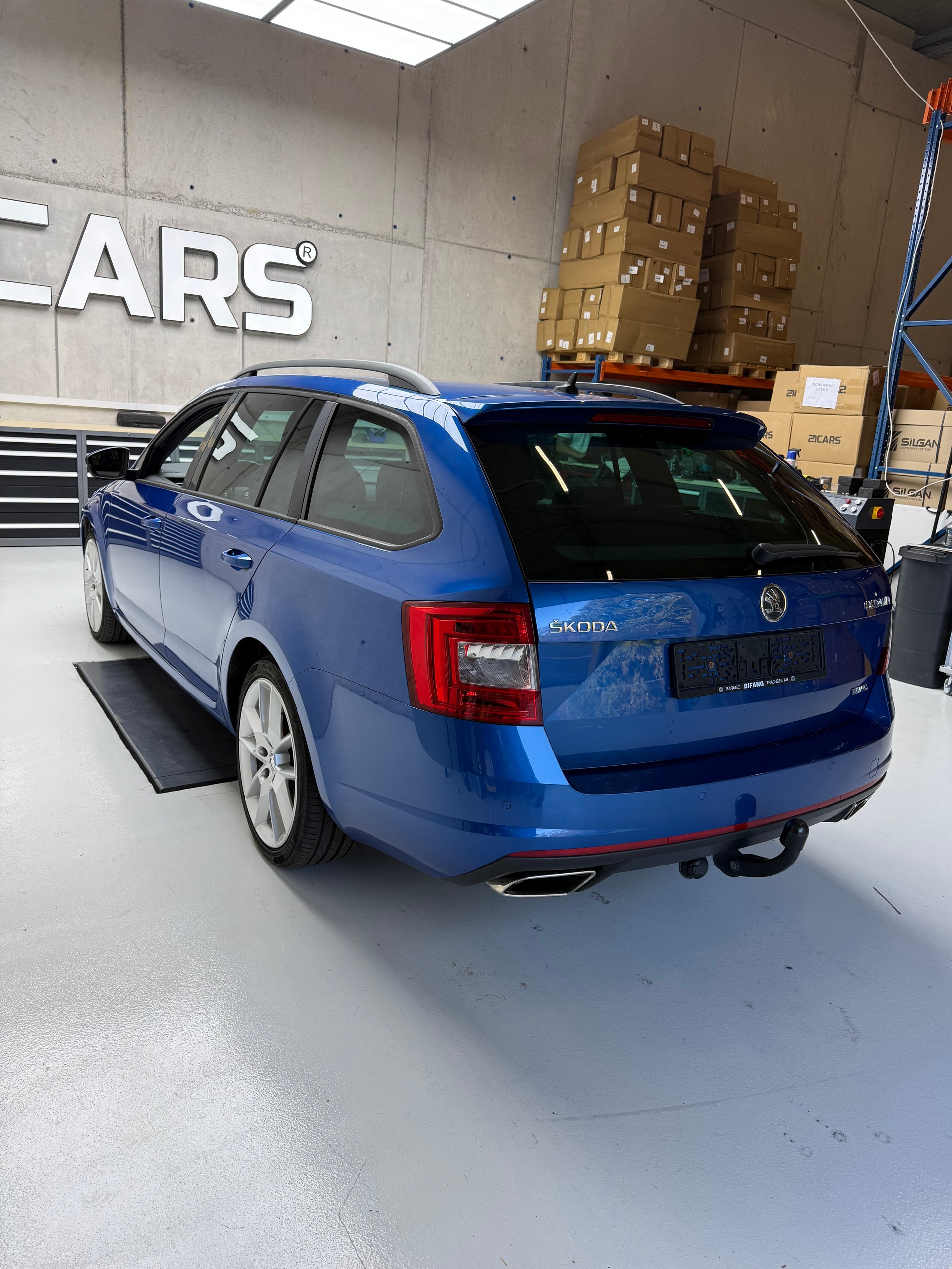 SKODA RS-showroom-element-3