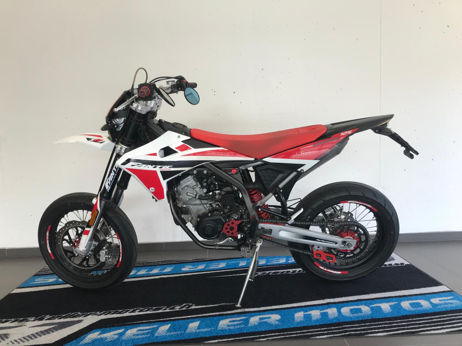 FANTIC XMF 125 Motard-showroom-element-1