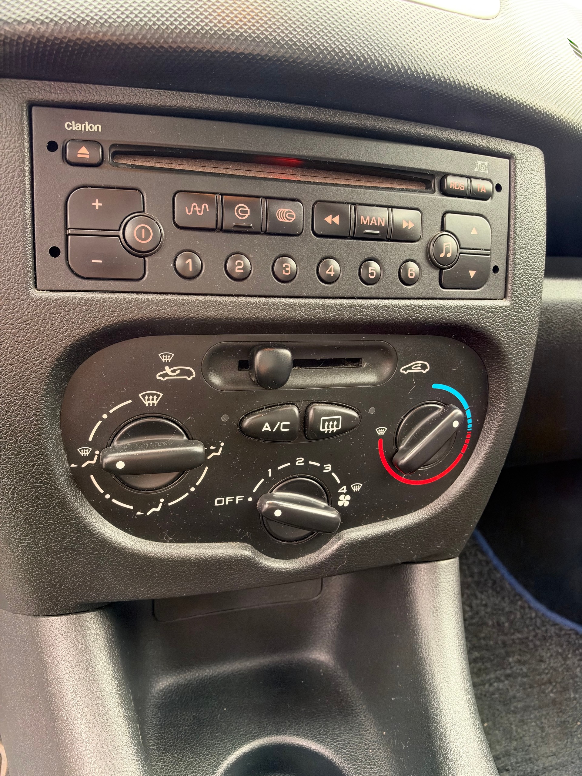 PEUGEOT 206+ 1.4 Trendy-image-12