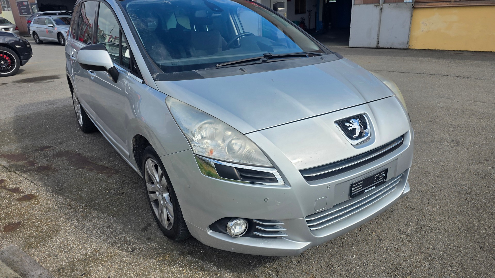 PEUGEOT 5008 1.6 16V T Sport Pack-image-2