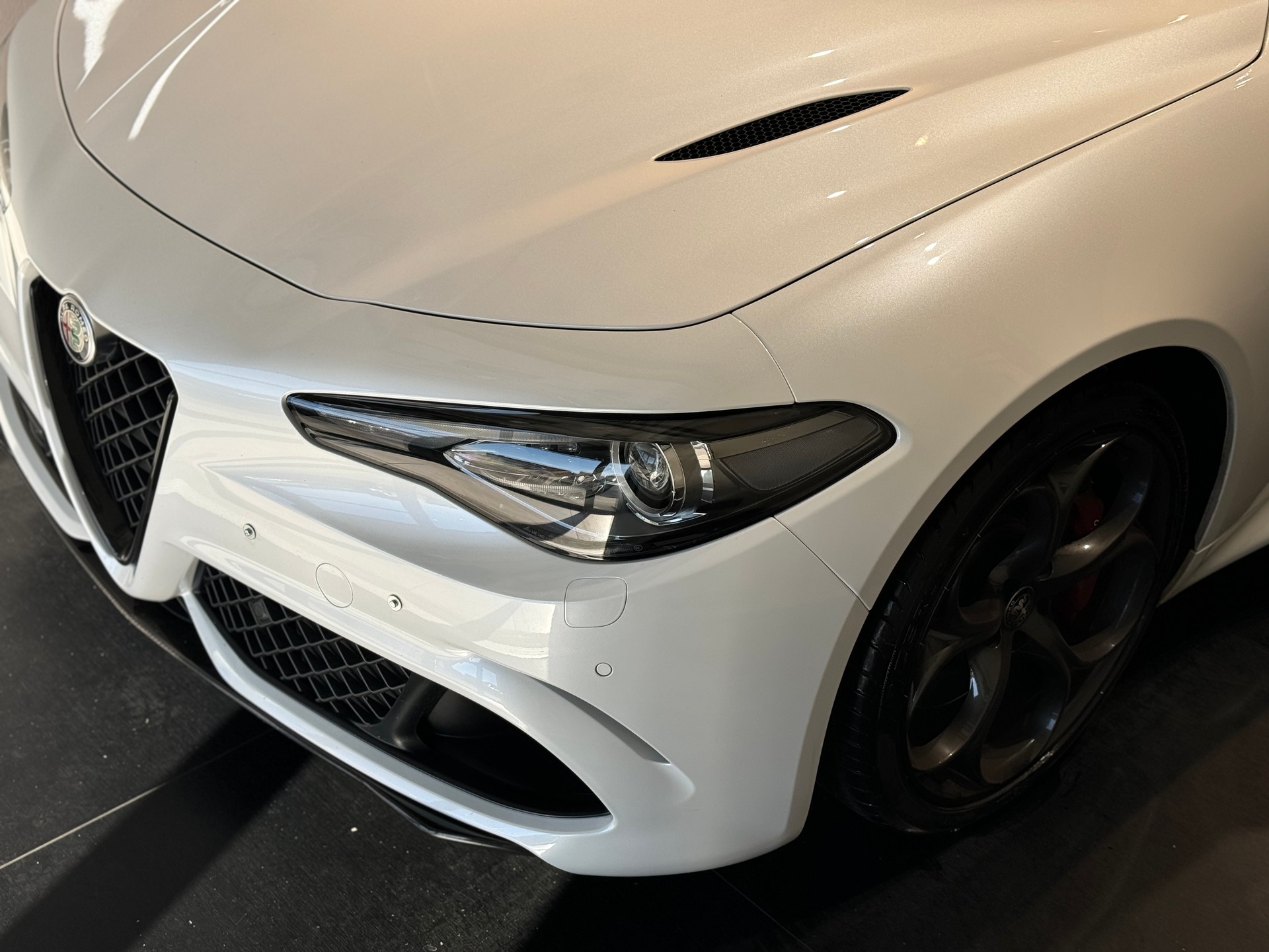 ALFA ROMEO Giulia 2.9 V6 Quadrifoglio Automatic 🚀 PEARL WHITE 699.- pro Monat!-image-5
