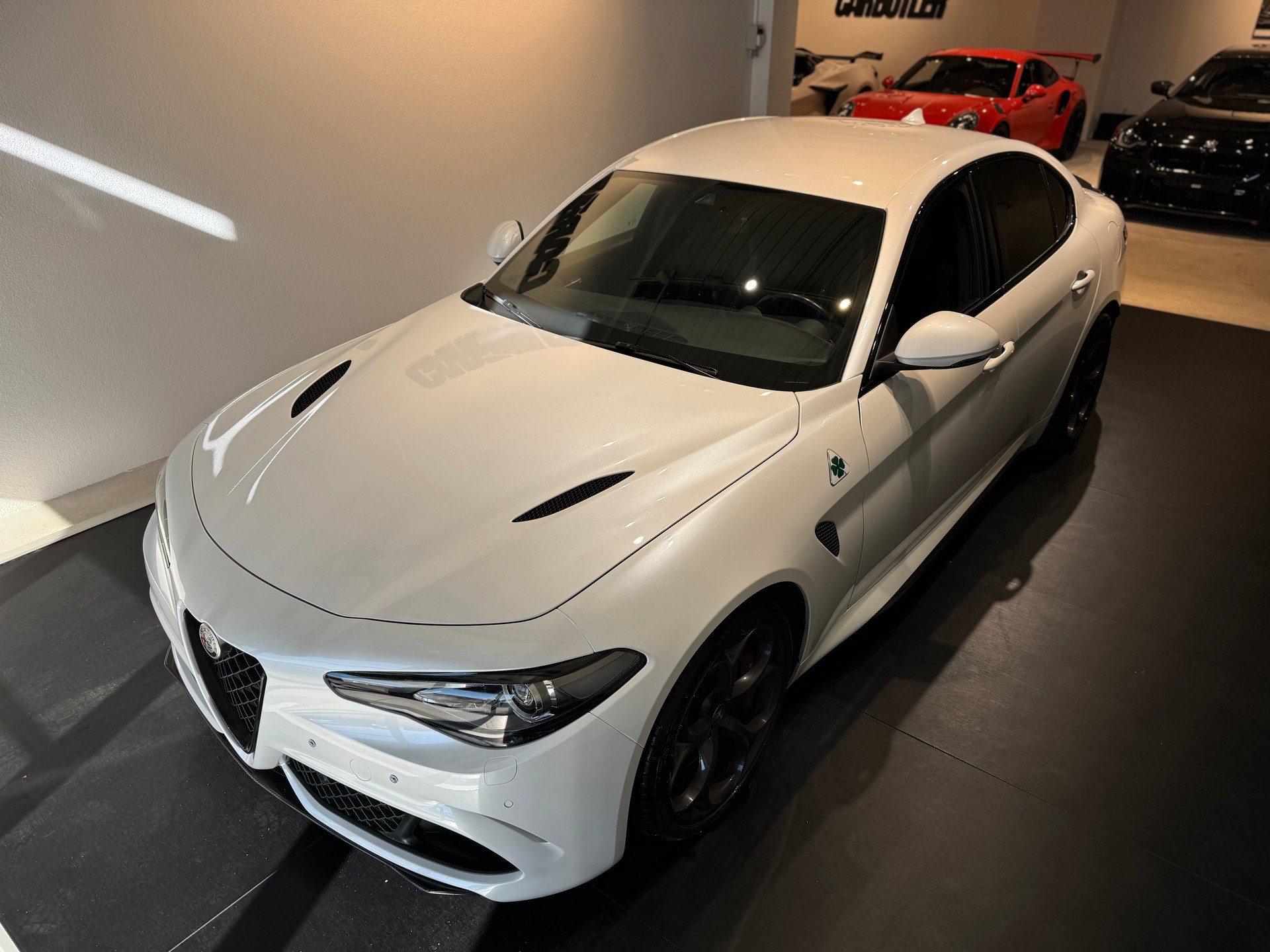 ALFA ROMEO Giulia 2.9 V6 Quadrifoglio Automatic 🚀 PEARL WHITE 699.- pro Monat!-image-3