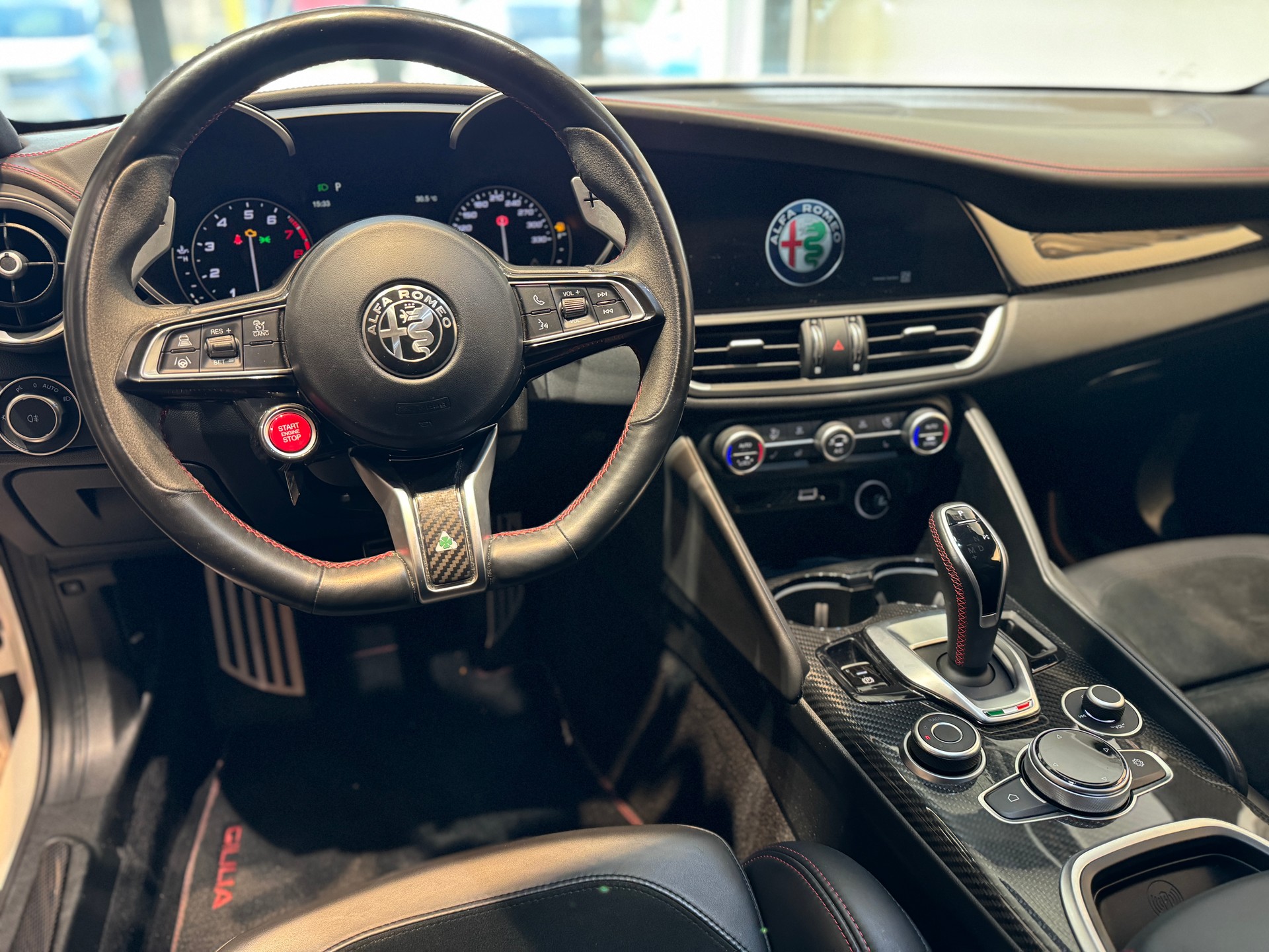 ALFA ROMEO Giulia 2.9 V6 Quadrifoglio Automatic 🚀 PEARL WHITE 699.- pro Monat!-image-11
