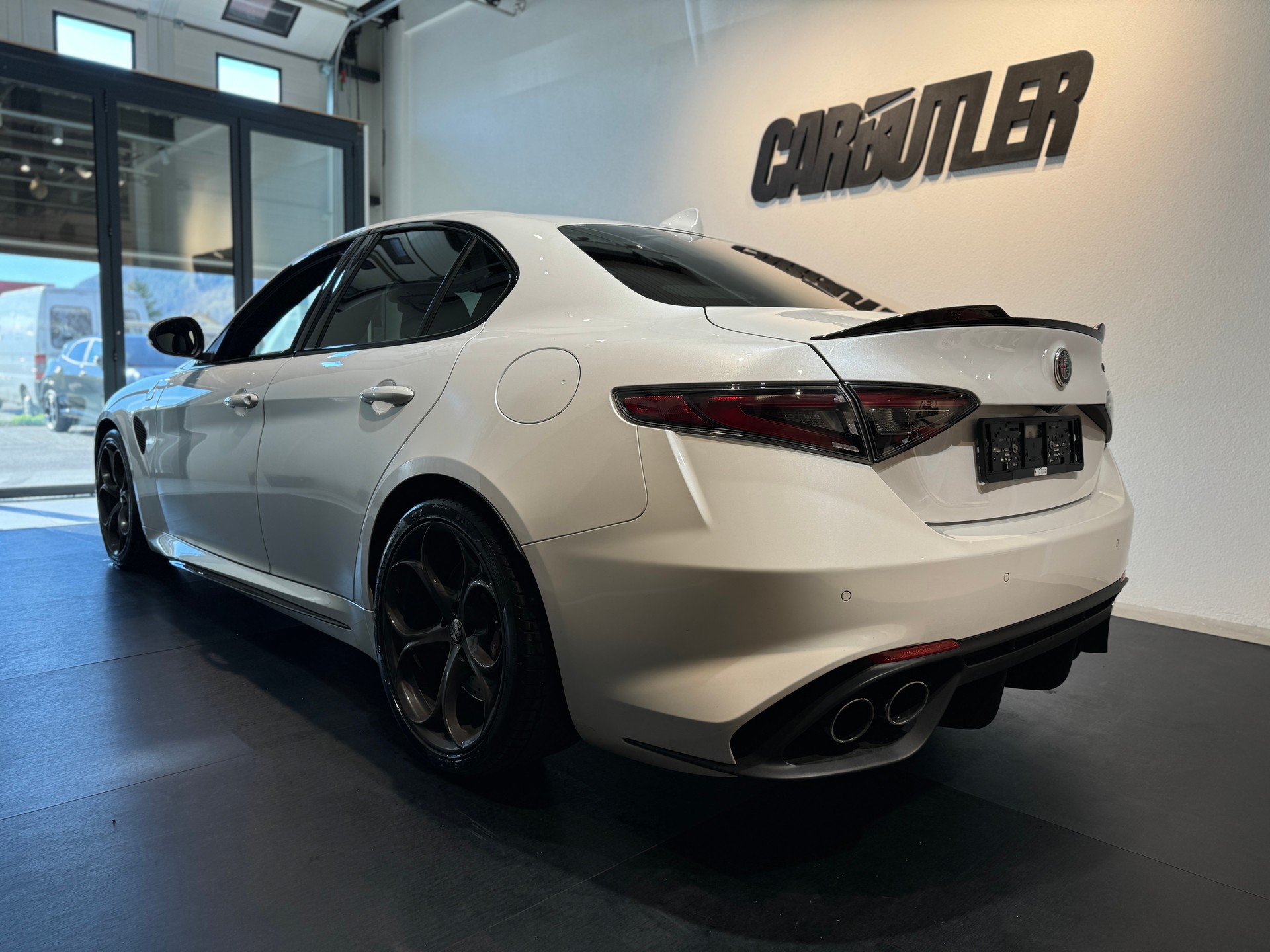 ALFA ROMEO Giulia 2.9 V6 Quadrifoglio Automatic 🚀 PEARL WHITE 699.- pro Monat!-image-8