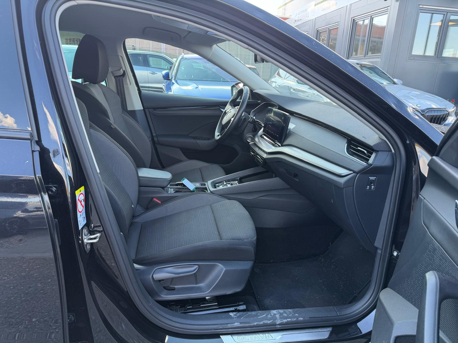 SKODA Octavia Combi 2.0 TSI SportLine 4x4 DSG-image-8