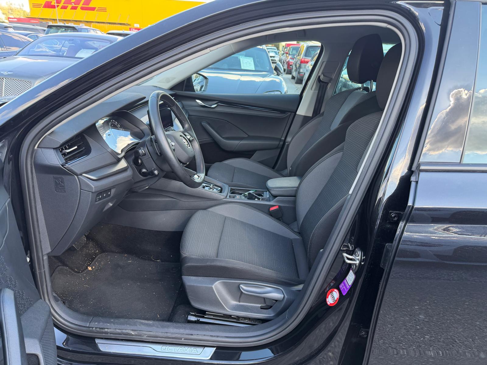 SKODA Octavia Combi 2.0 TSI SportLine 4x4 DSG-image-6