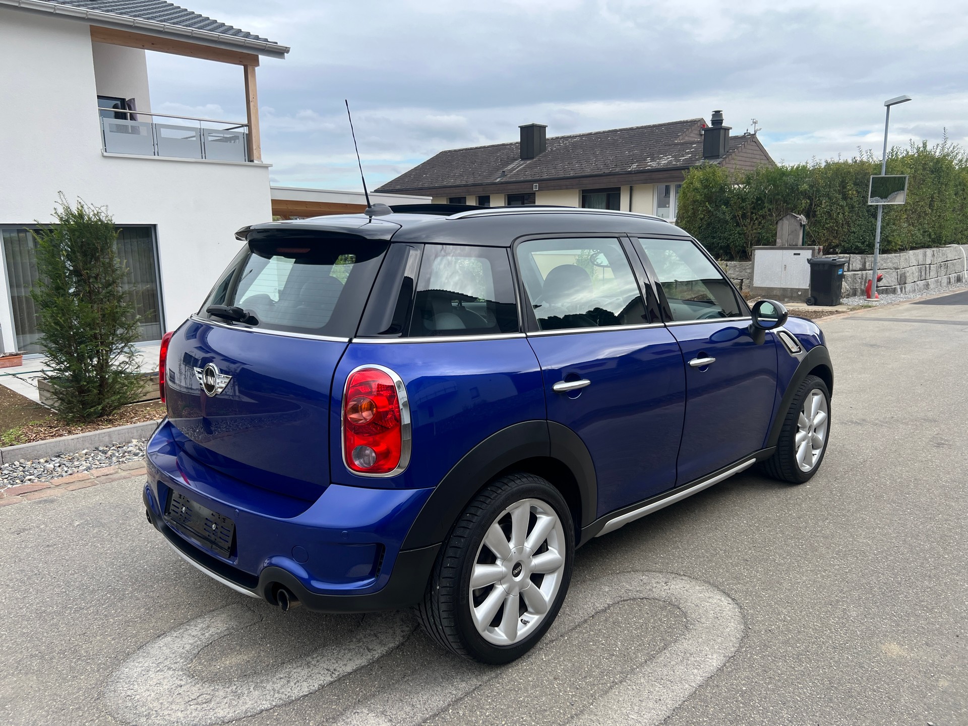MINI Countryman Cooper S ALL4 Steptronic 190 PS * LEDER * Panoramadach *-image-5