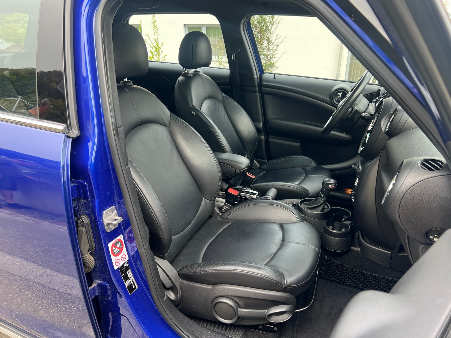 MINI Countryman Cooper S ALL4 Steptronic 190 PS * LEDER * Panoramadach *-image-12